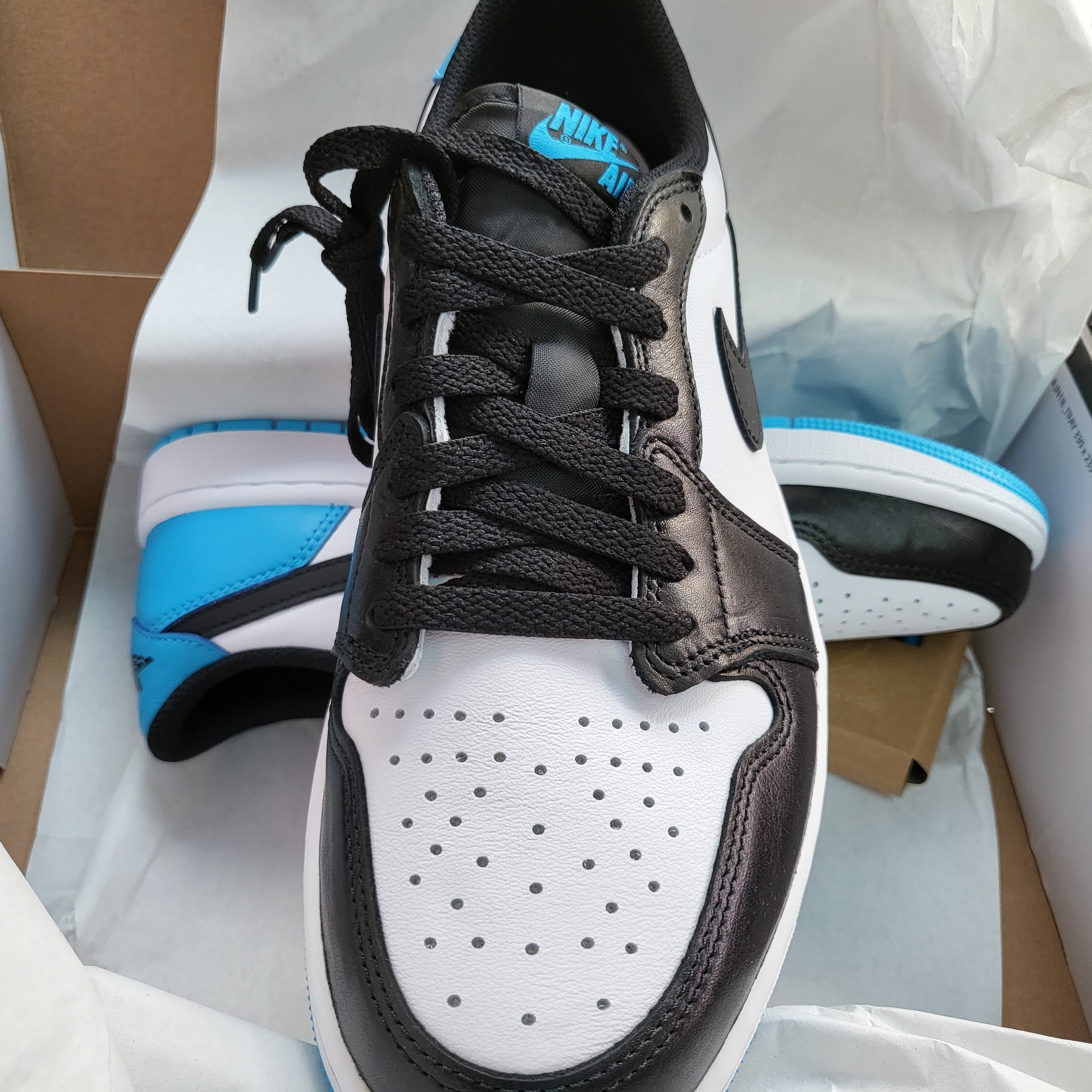 Jordan 1 Retro Low OG Black and Dark Powder Blue 착용 스타일 - 3
