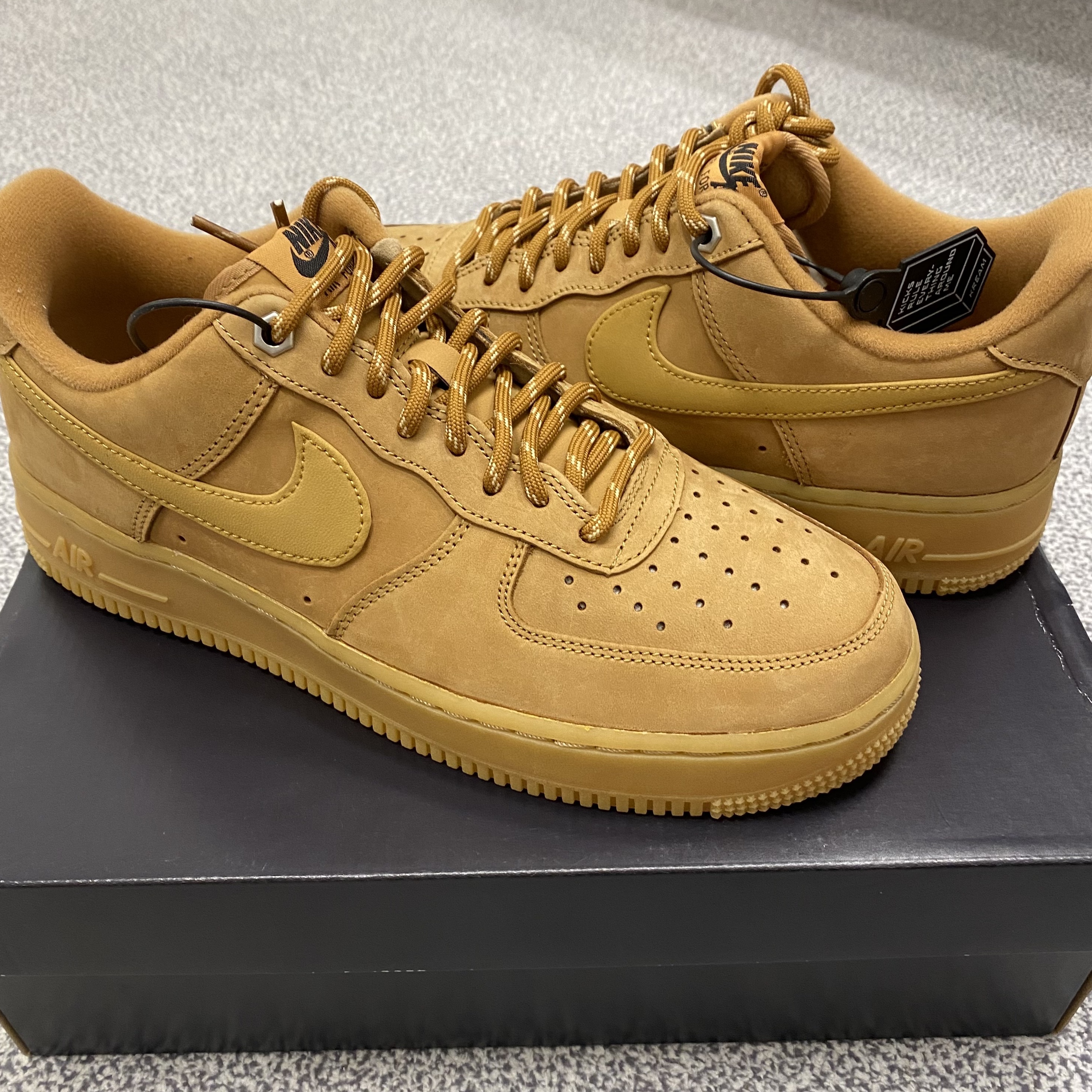 Nike Air Force 1 '07 WB Flax 착용 스타일