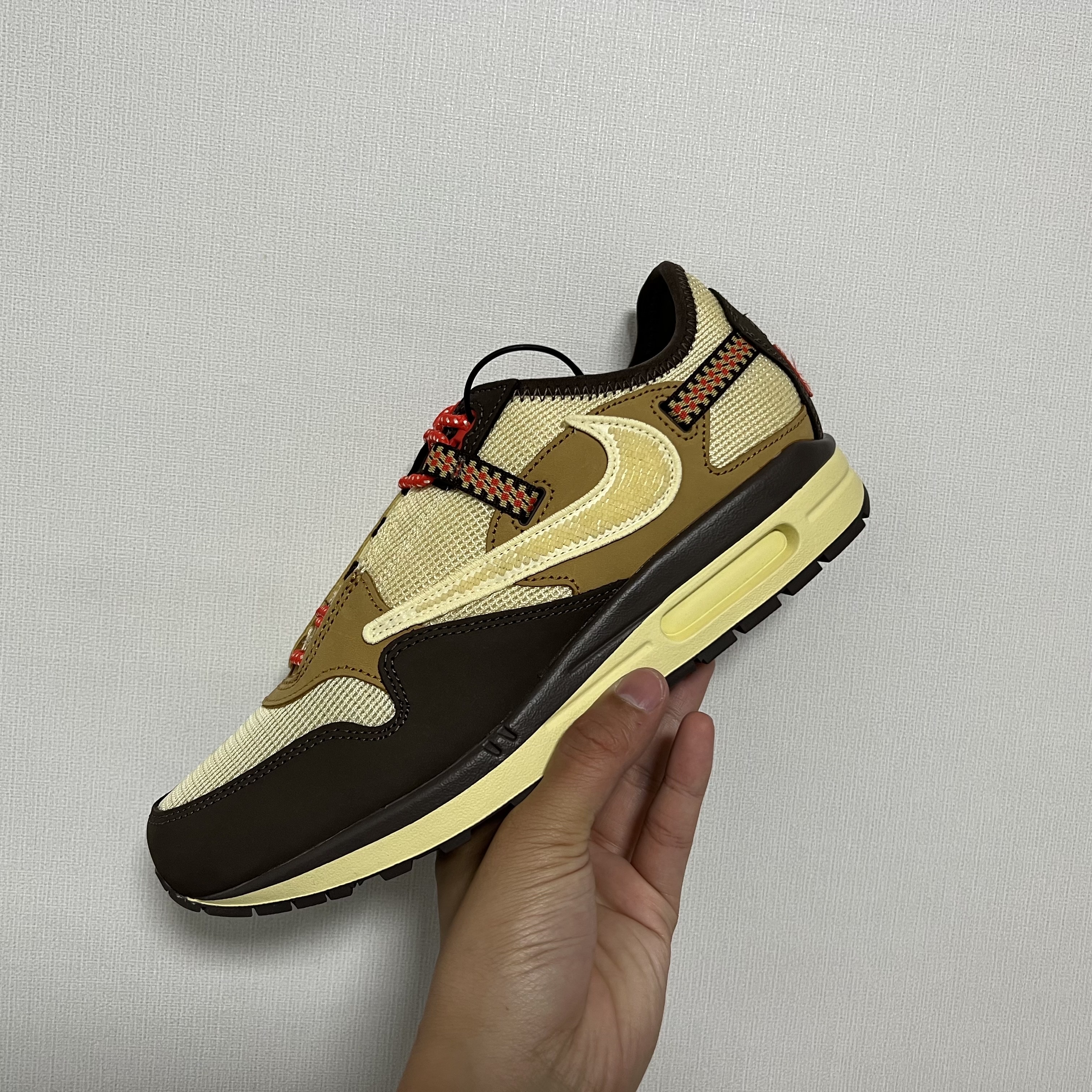 Nike x Travis Scott Air Max 1 Cact.us Brown 착용 스타일 - 1
