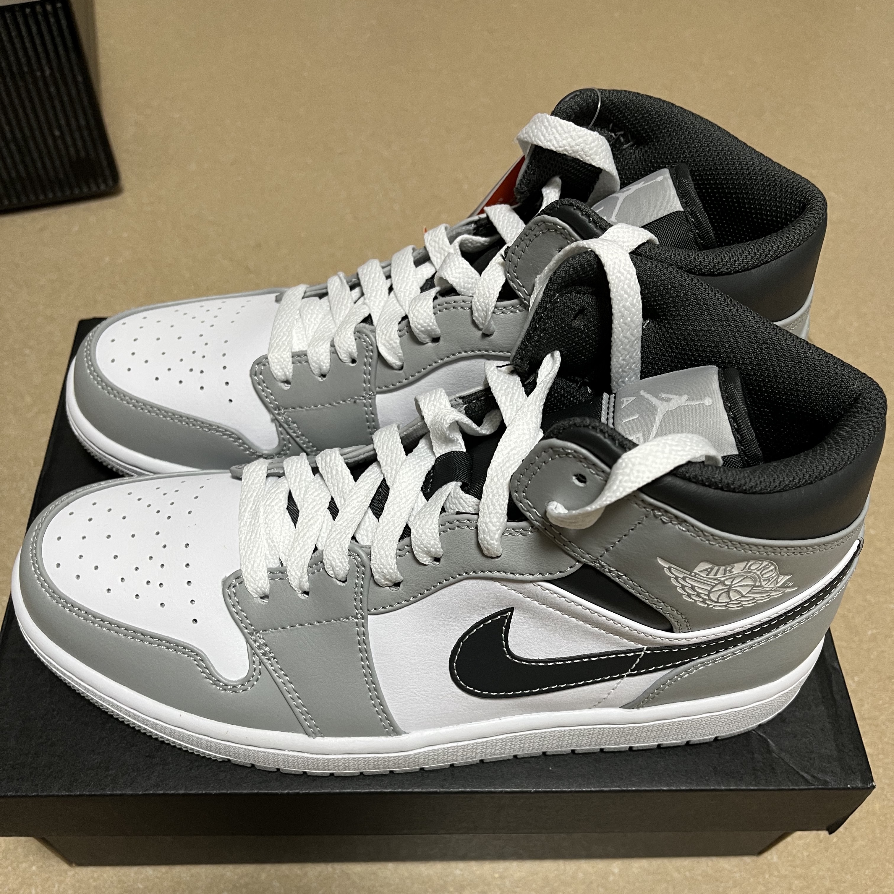 Jordan 1 Mid Light Smoke Grey Anthracite 착용 스타일