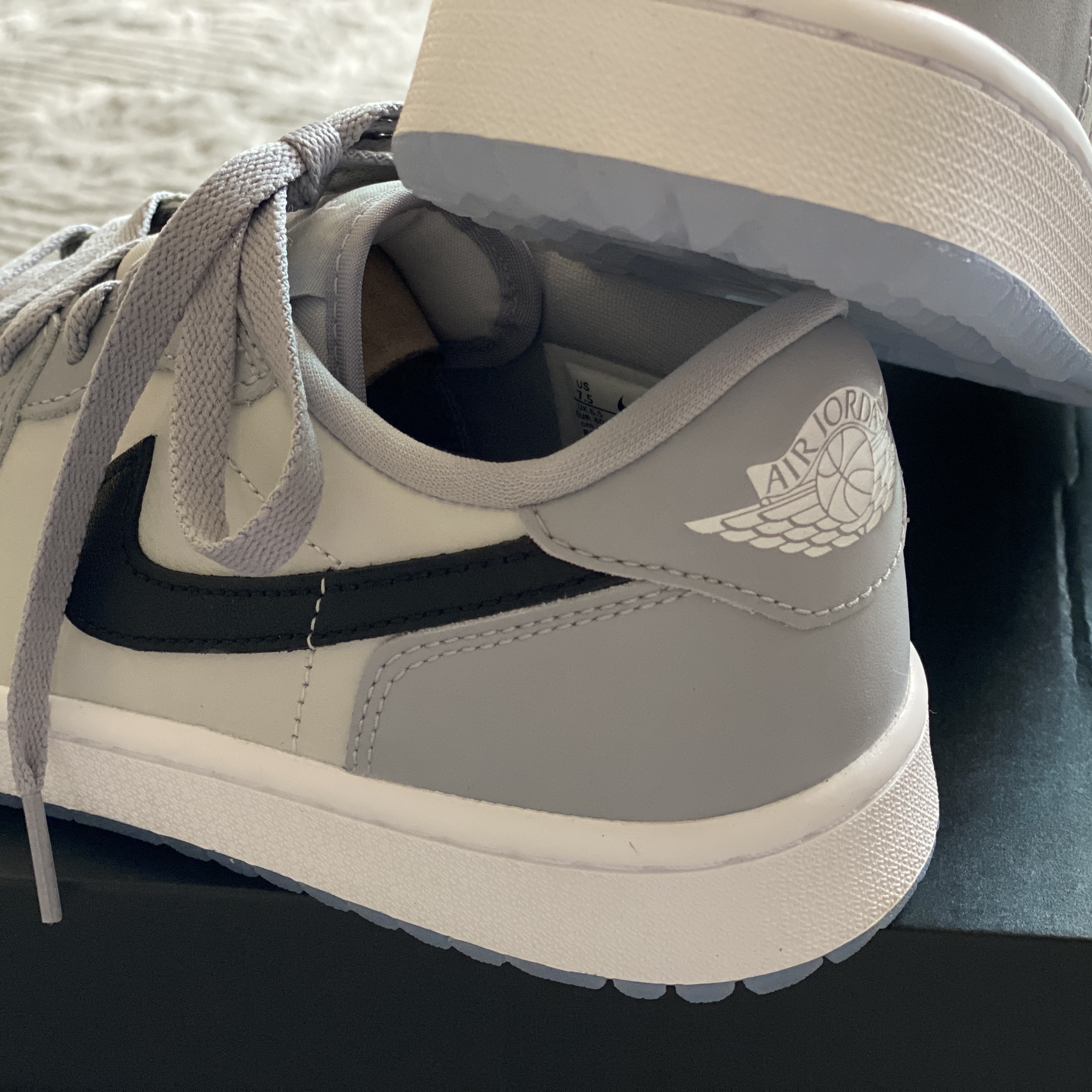 Jordan 1 Low Golf Wolf Grey 착용 스타일 - 1