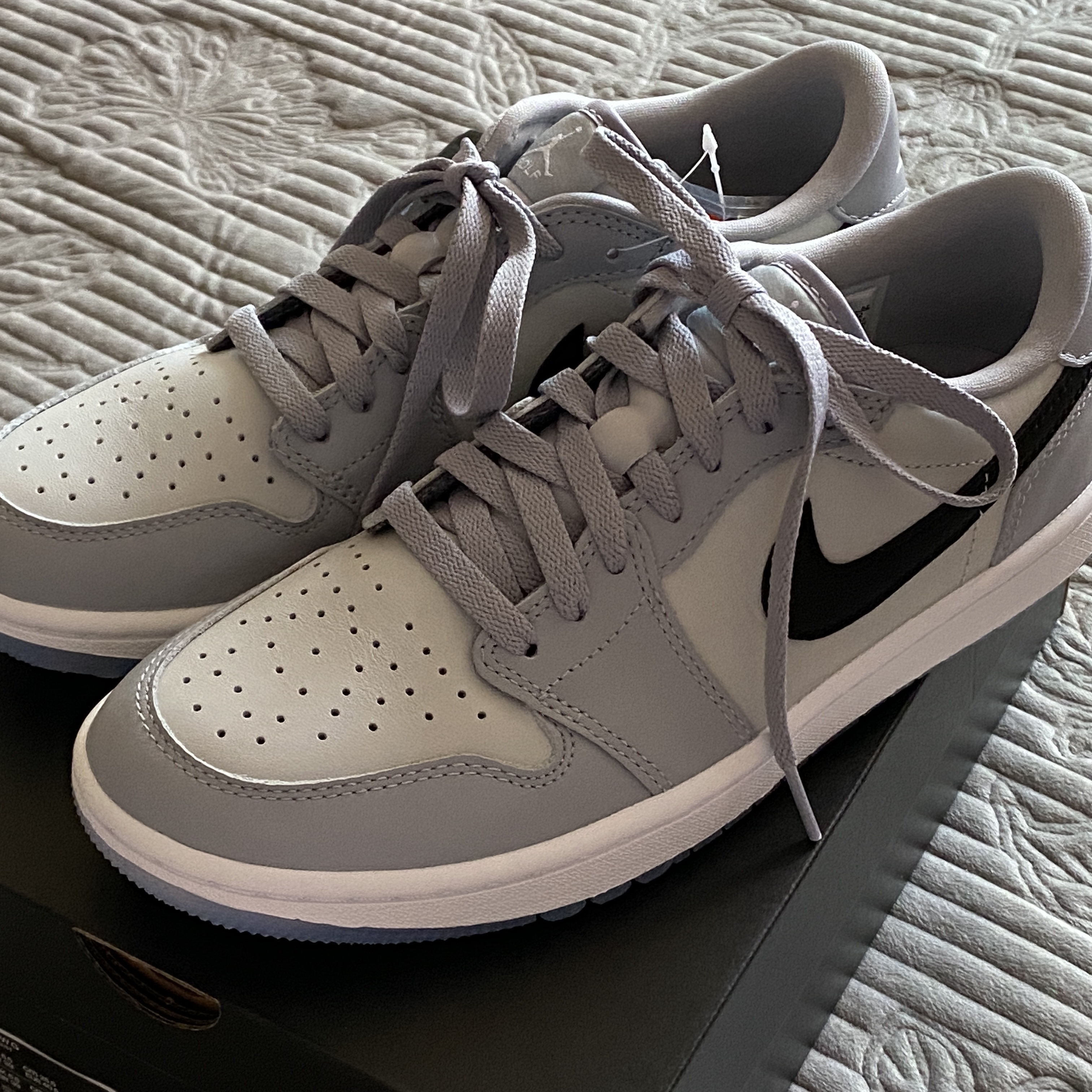 Jordan 1 Low Golf Wolf Grey 착용 스타일 - 2