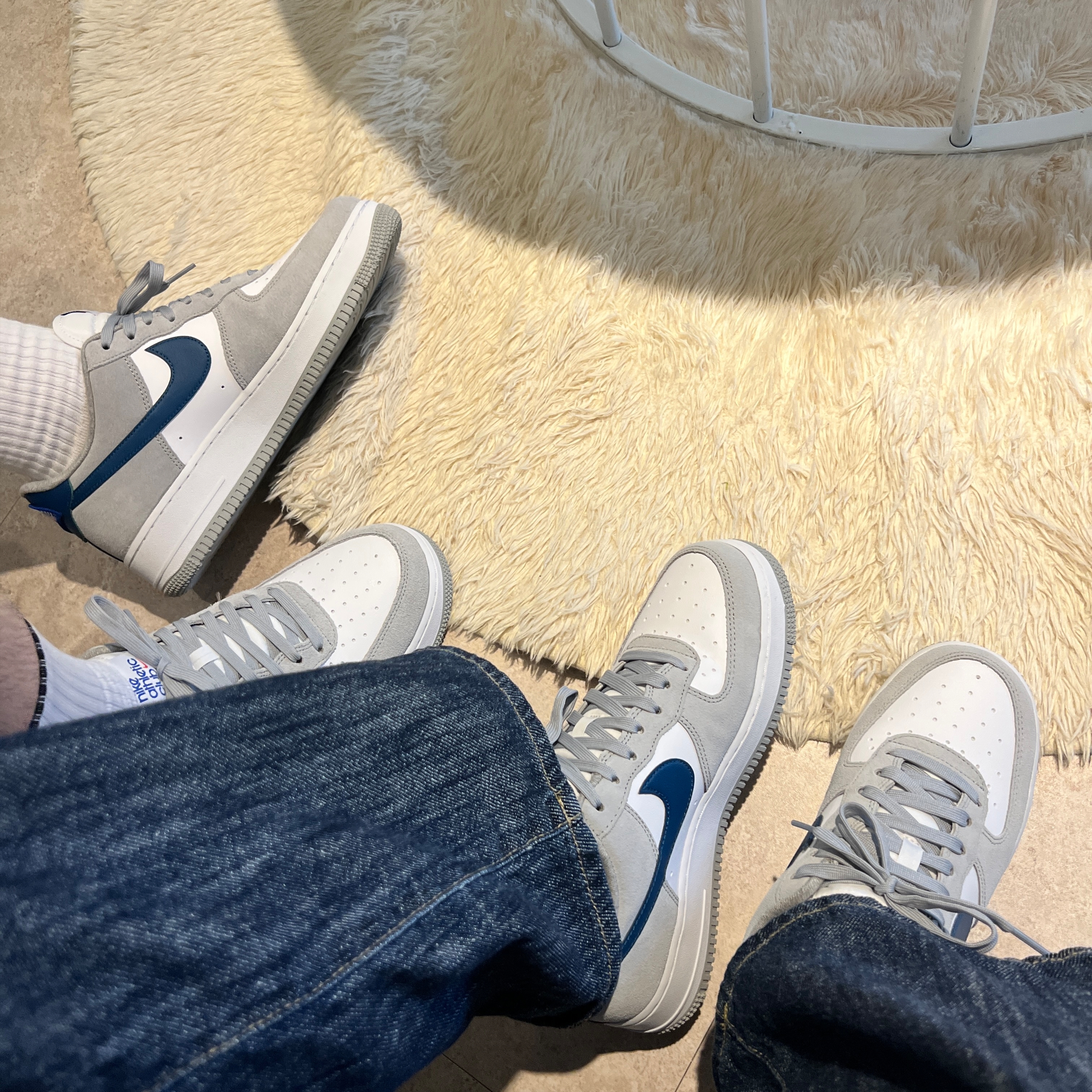Nike Air Force 1 '07 LV8 Athletic Club Light Smoke Grey Marina 착용 스타일