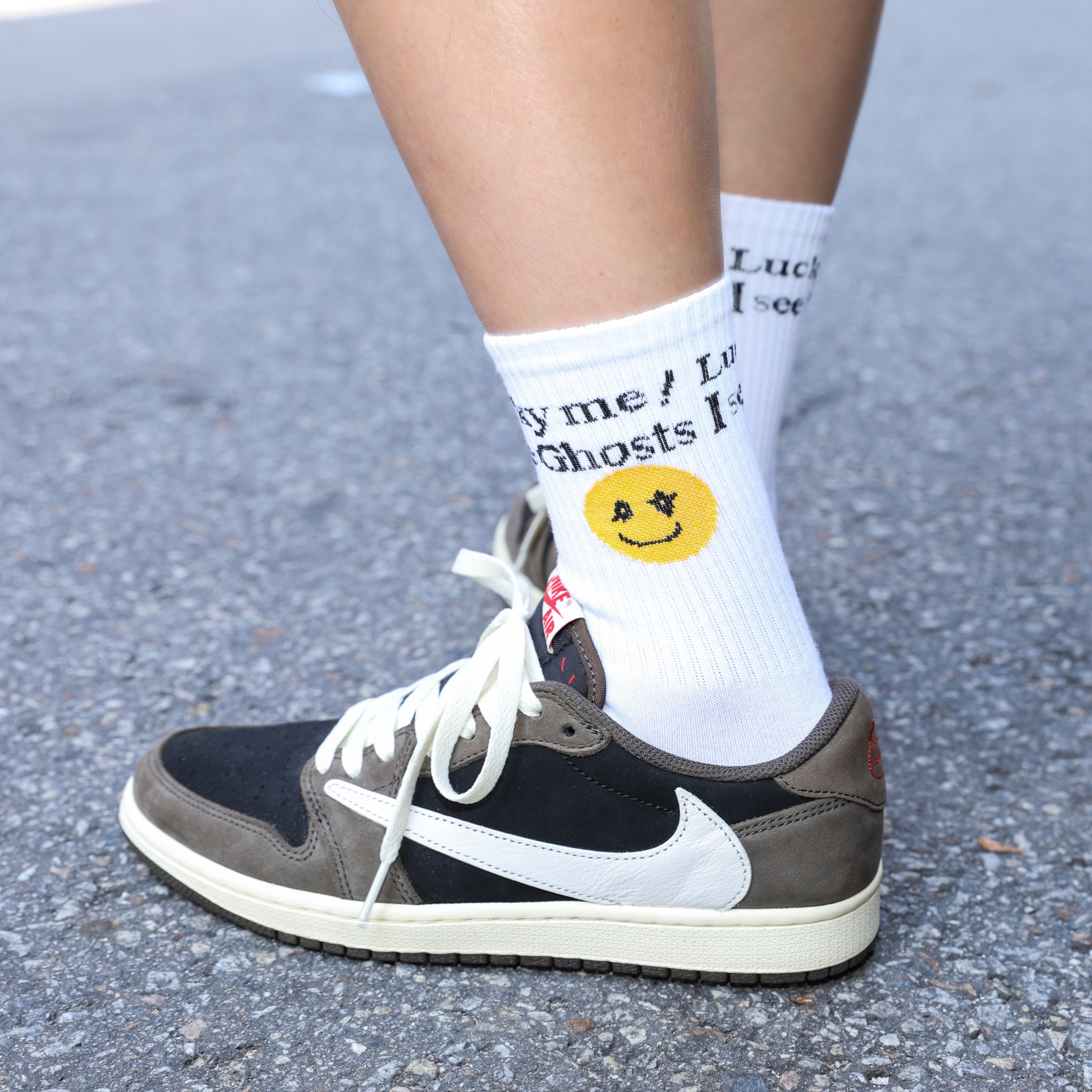 Jordan 1 x Travis Scott Retro Low OG SP Mocha 착용 스타일 - 2
