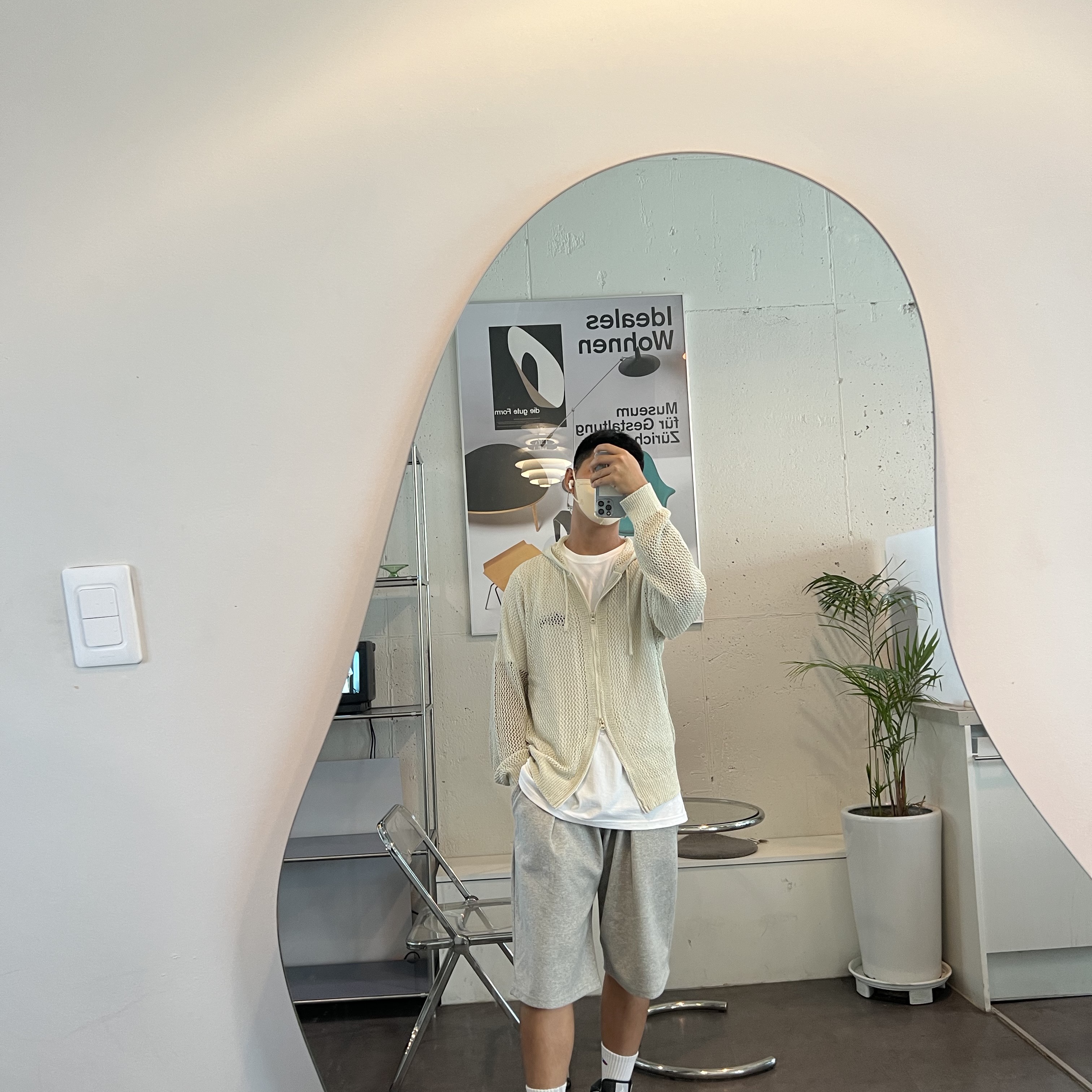Stussy Fuzzy Dice T-Shirt White, Jordan 1 Mid Light Smoke Grey Anthracite 착용 스타일 - 2