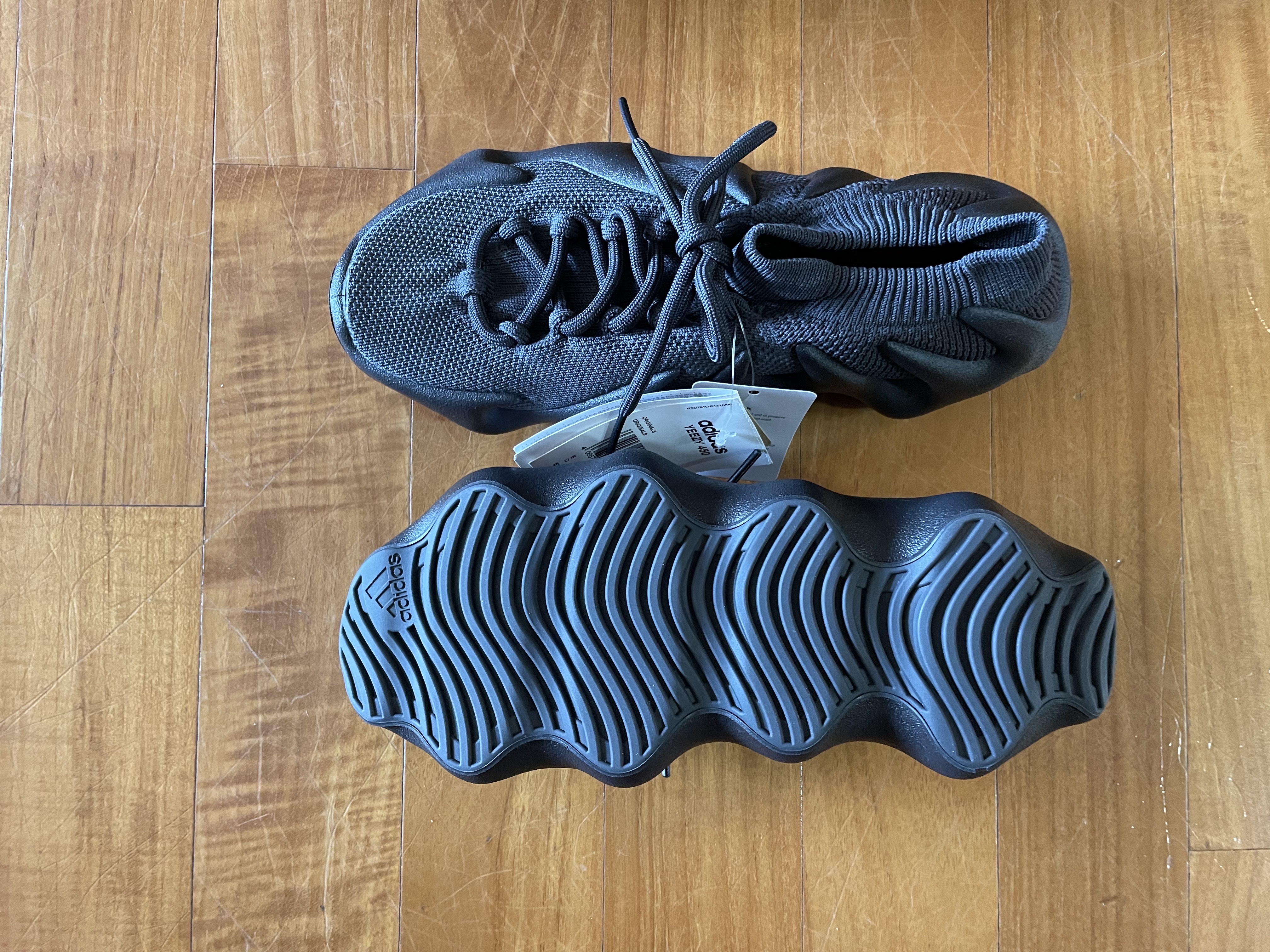 Adidas Yeezy 450 Utility Black 착용 스타일 - 4