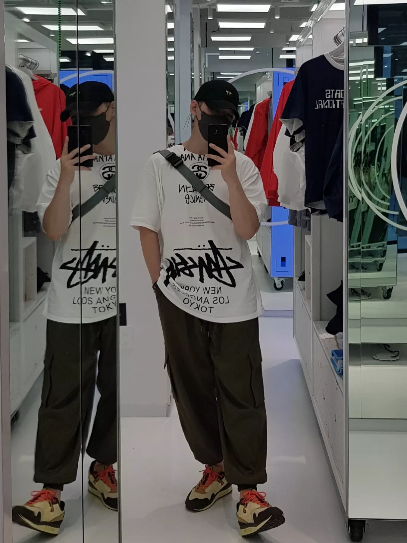 Stussy x Takahiromiyashita The Soloist 40 WT T-Shirt, Nike x Travis Scott Air Max 1 Cact.us Brown 착용 스타일