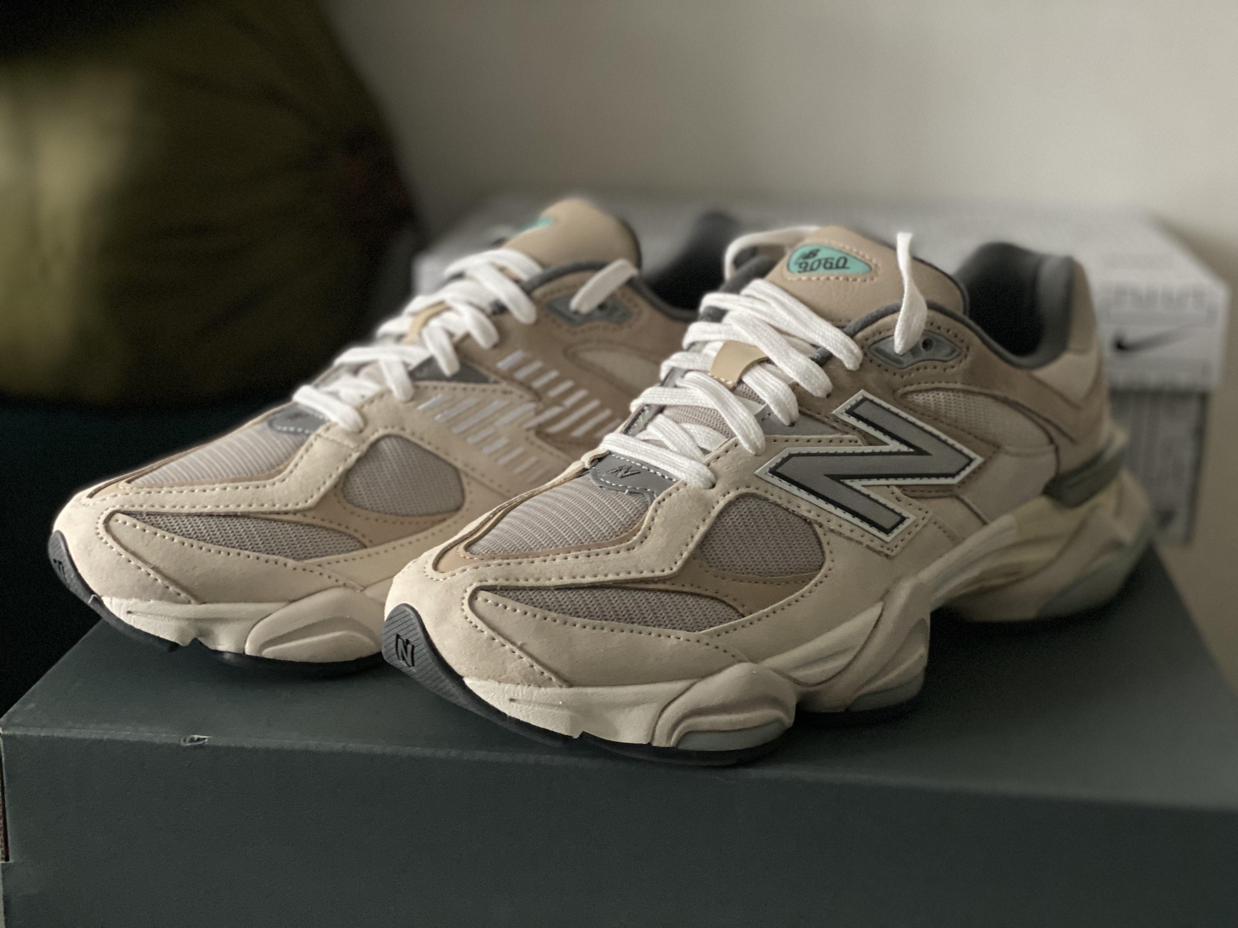 New Balance 9060 Sea Salt 착용 스타일 - 1