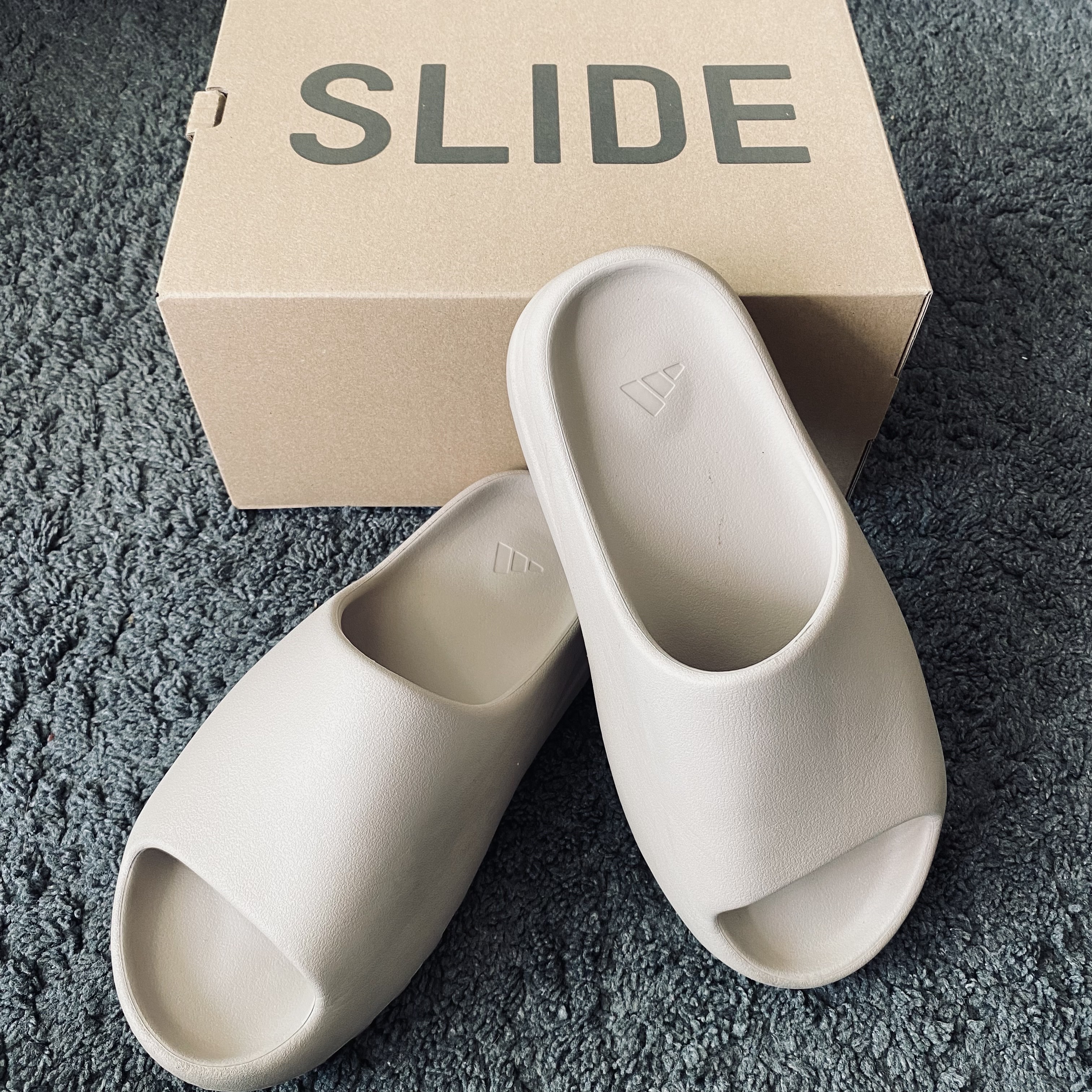 Adidas Yeezy Slide Pure - Re-Release Ver. 착용 스타일