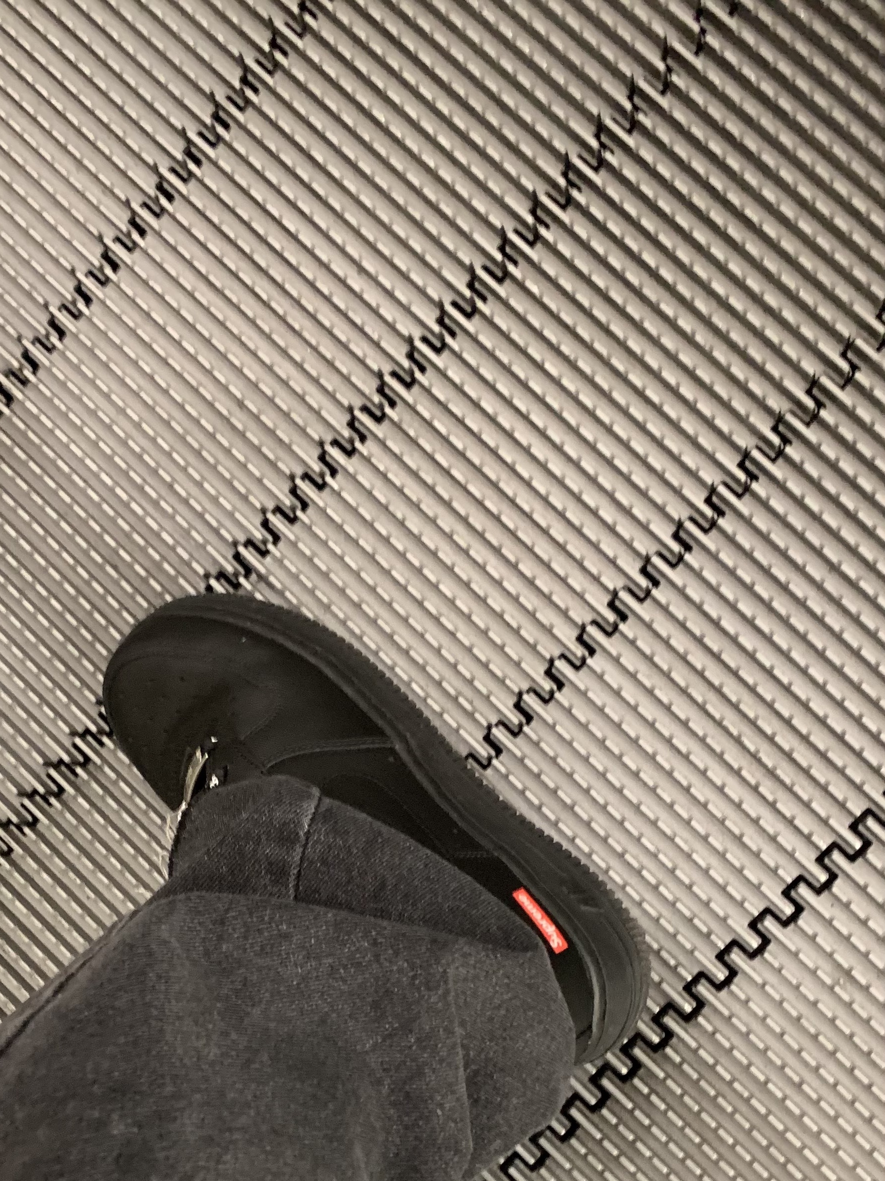 Prada Re-Edition 2000 Re-Nylon Mini Shoulder Bag Black, Nike x Supreme Air Force 1 Low Black 착용 스타일 - 2
