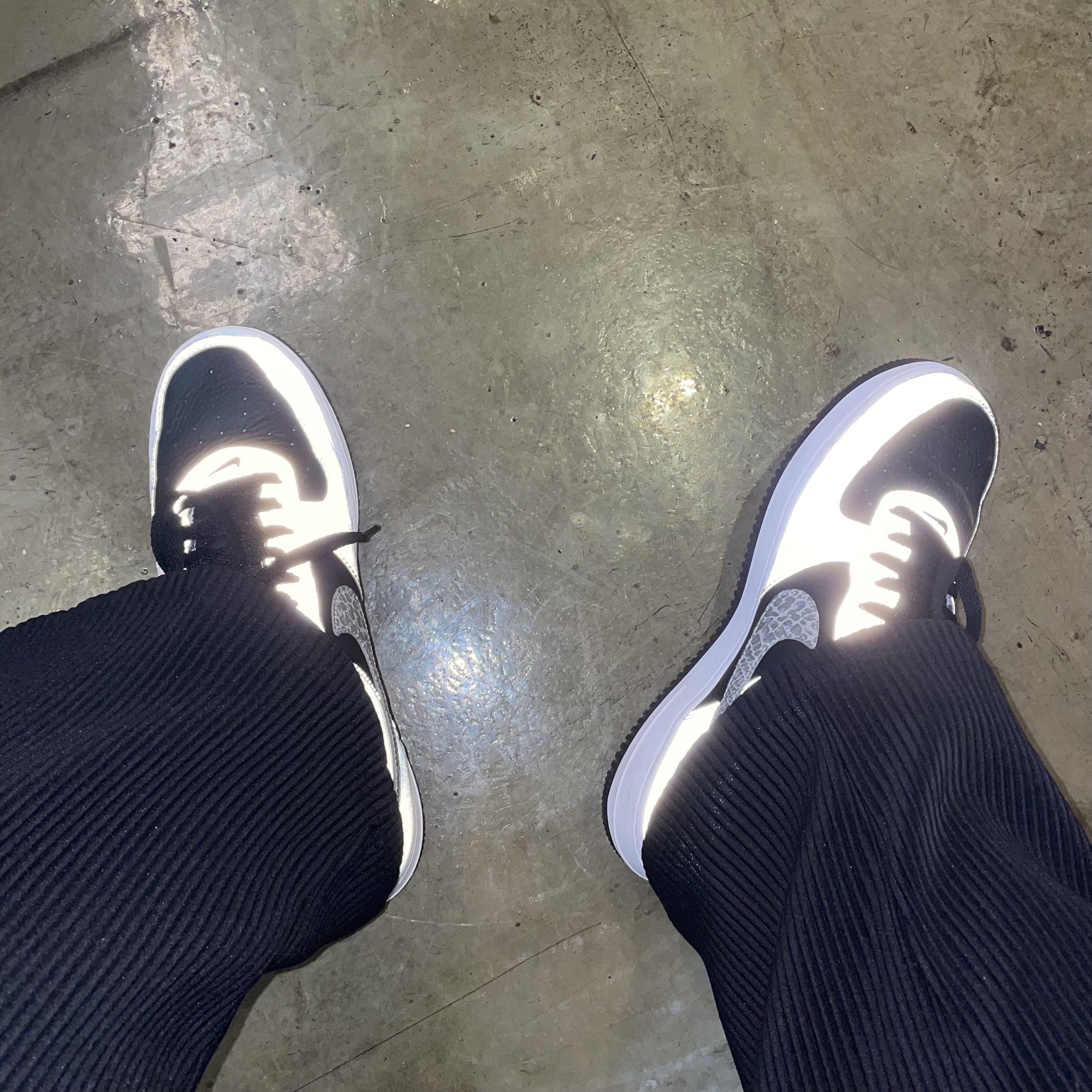 Nike Air Force 1 B Silver Snake 착용 스타일