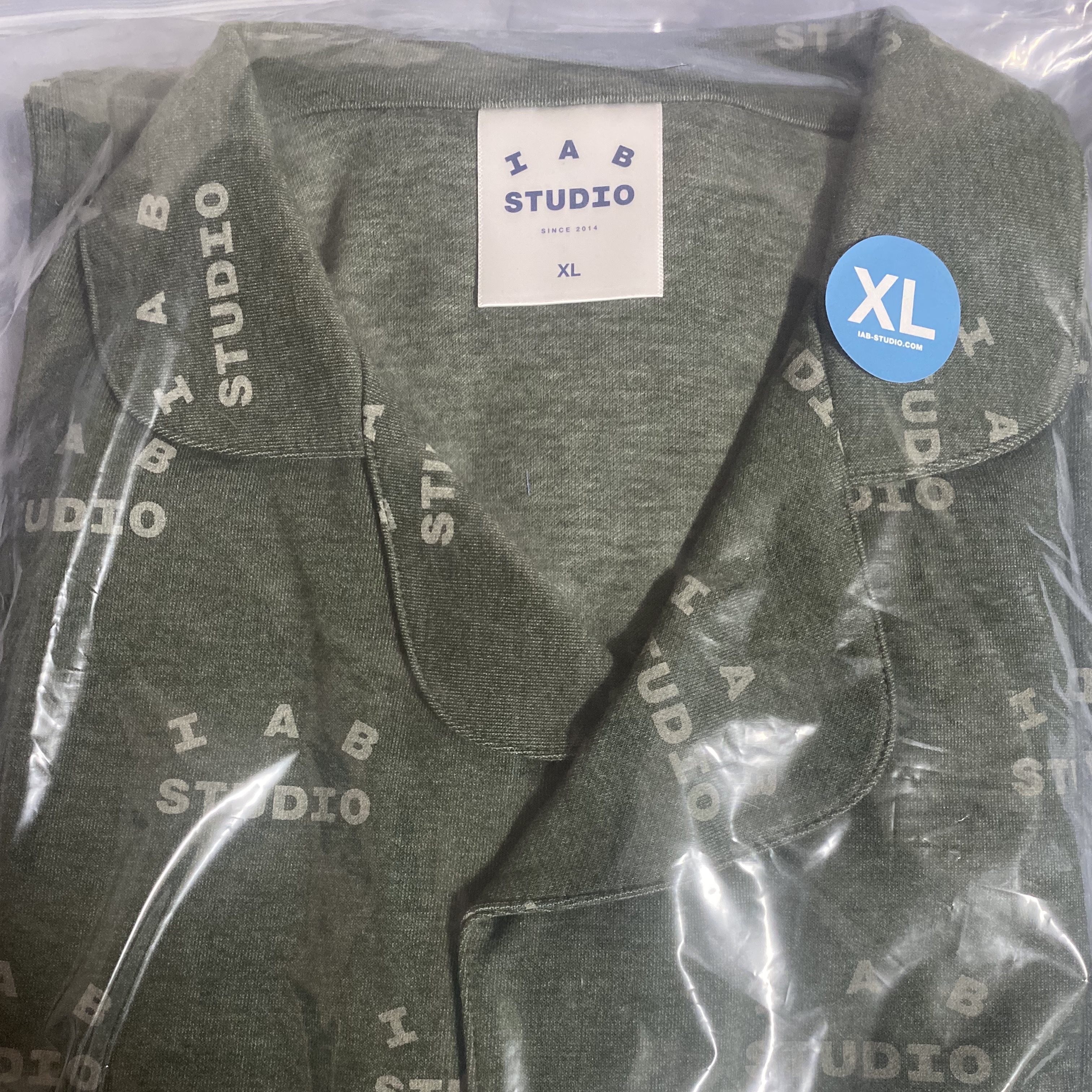 IAB Studio Pajama Set Deep Green 착용 스타일