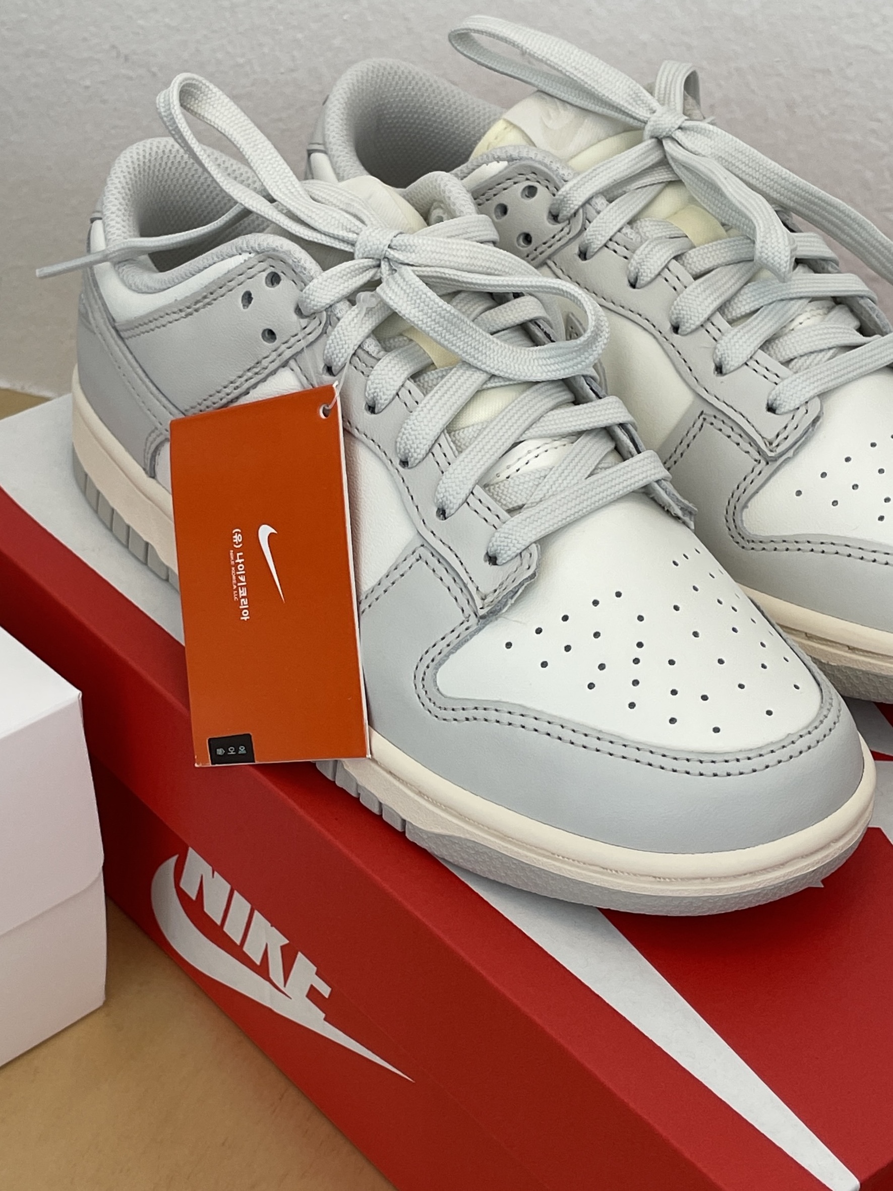 (W) Nike Dunk Low Light Bone 착용 스타일 - 1