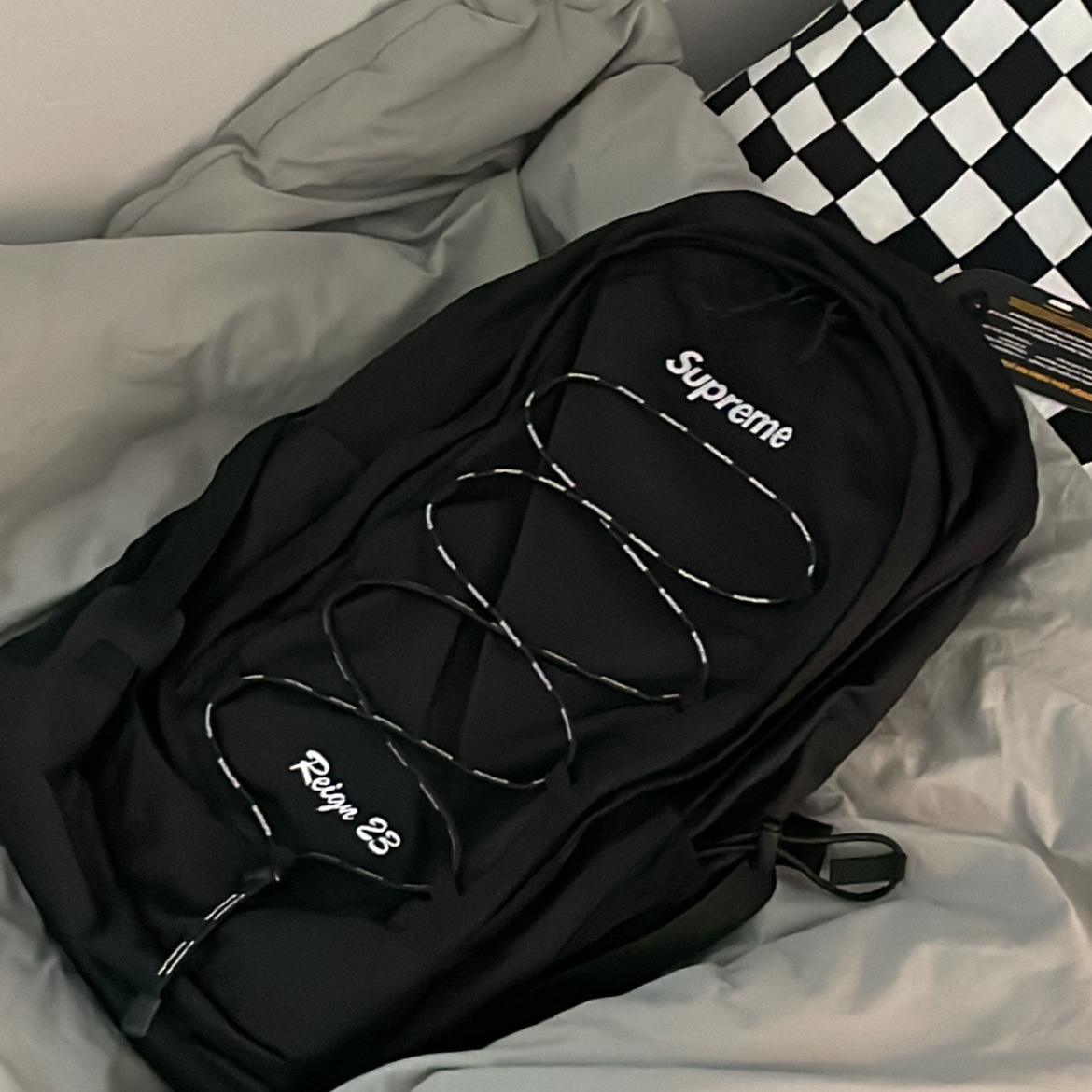 Supreme Backpack Black - 22SS 착용 스타일
