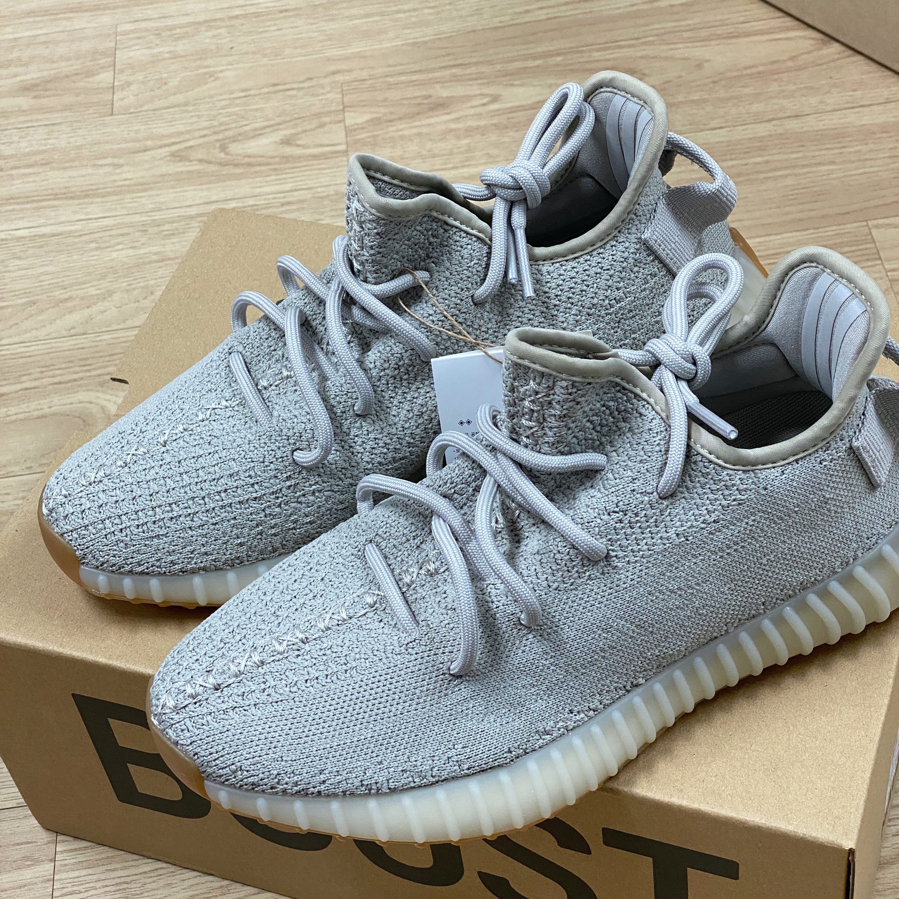 Adidas Yeezy Boost 350 V2 Sesame 2022 착용 스타일 - 1