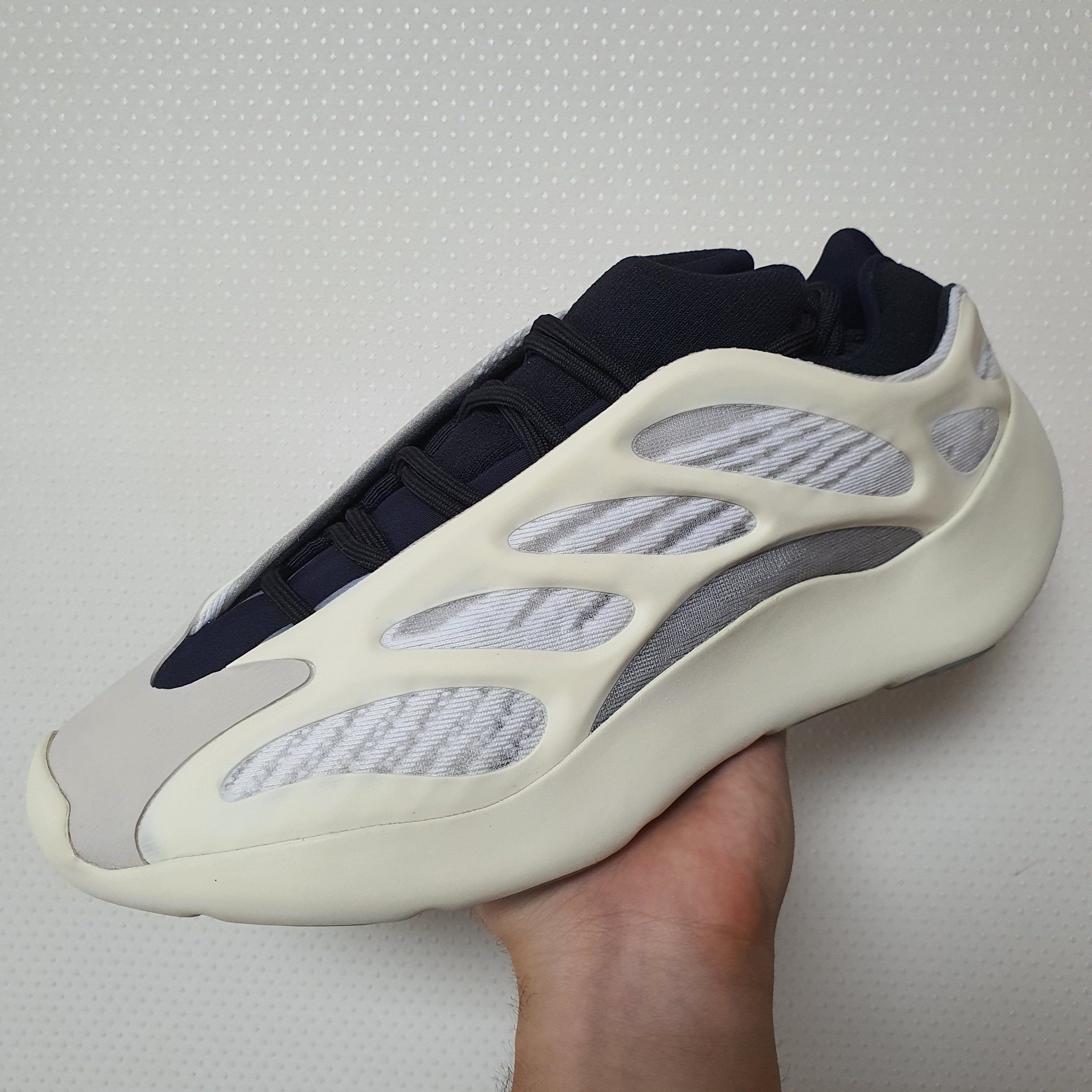Adidas Yeezy 700 V3 Azael 2022/2023 착용 스타일