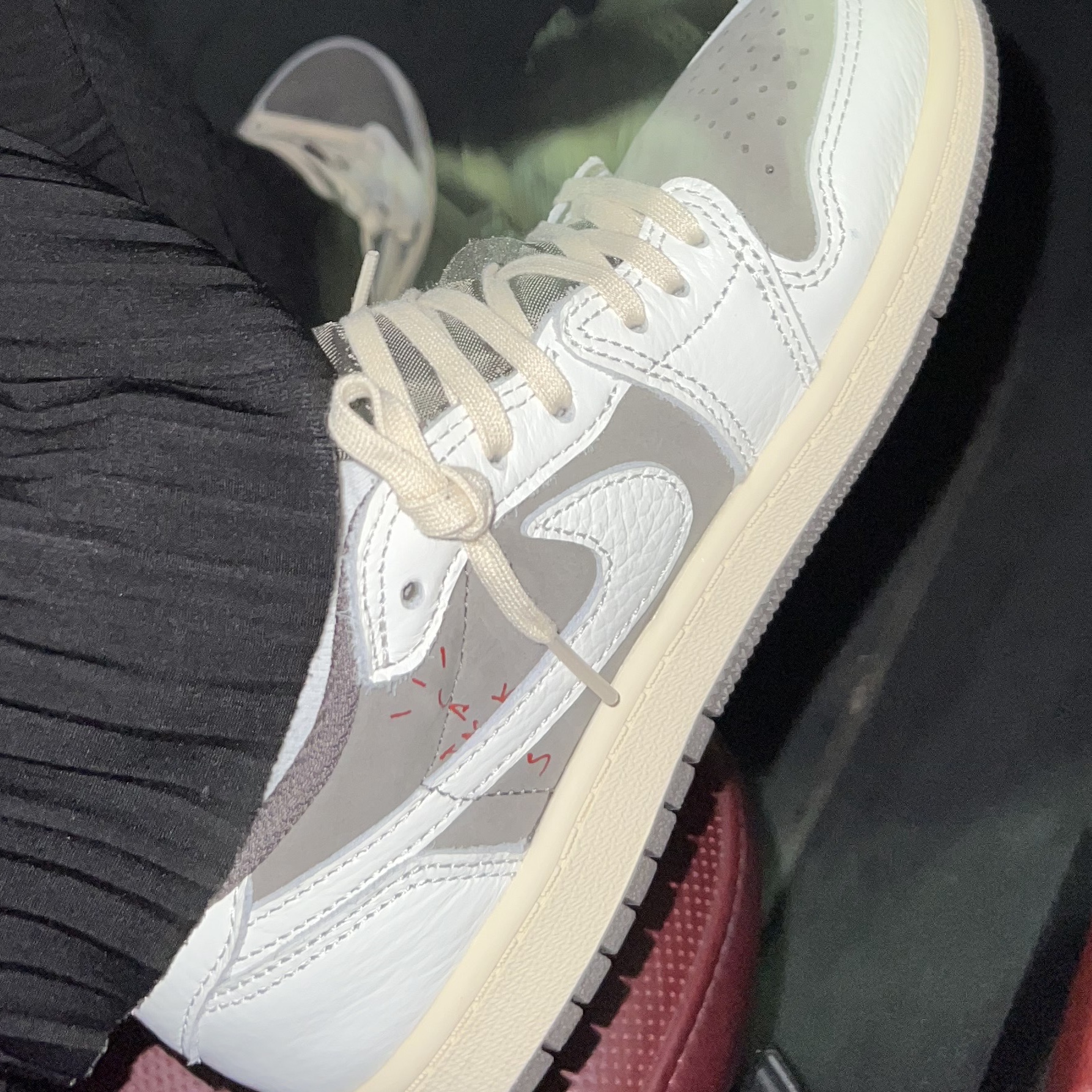(PS) Jordan 1 x Travis Scott Retro Low OG SP Sail and Ridgerock 착용 스타일