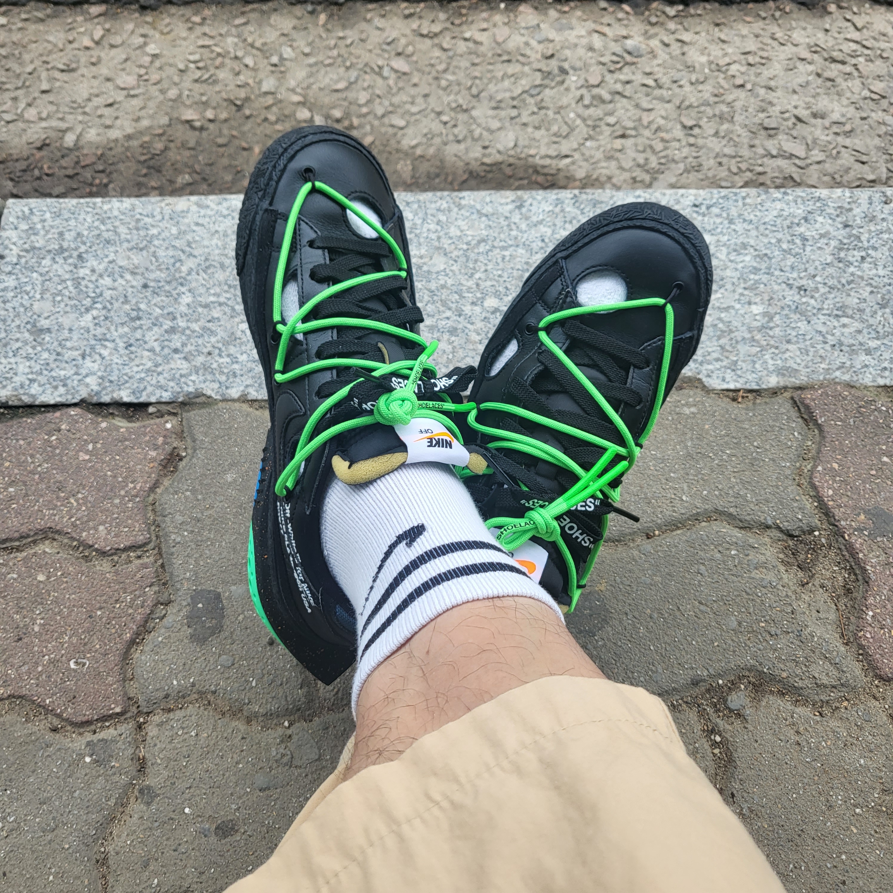 Nike x Off-White Blazer Low '77 Black and Electro Green 착용 스타일