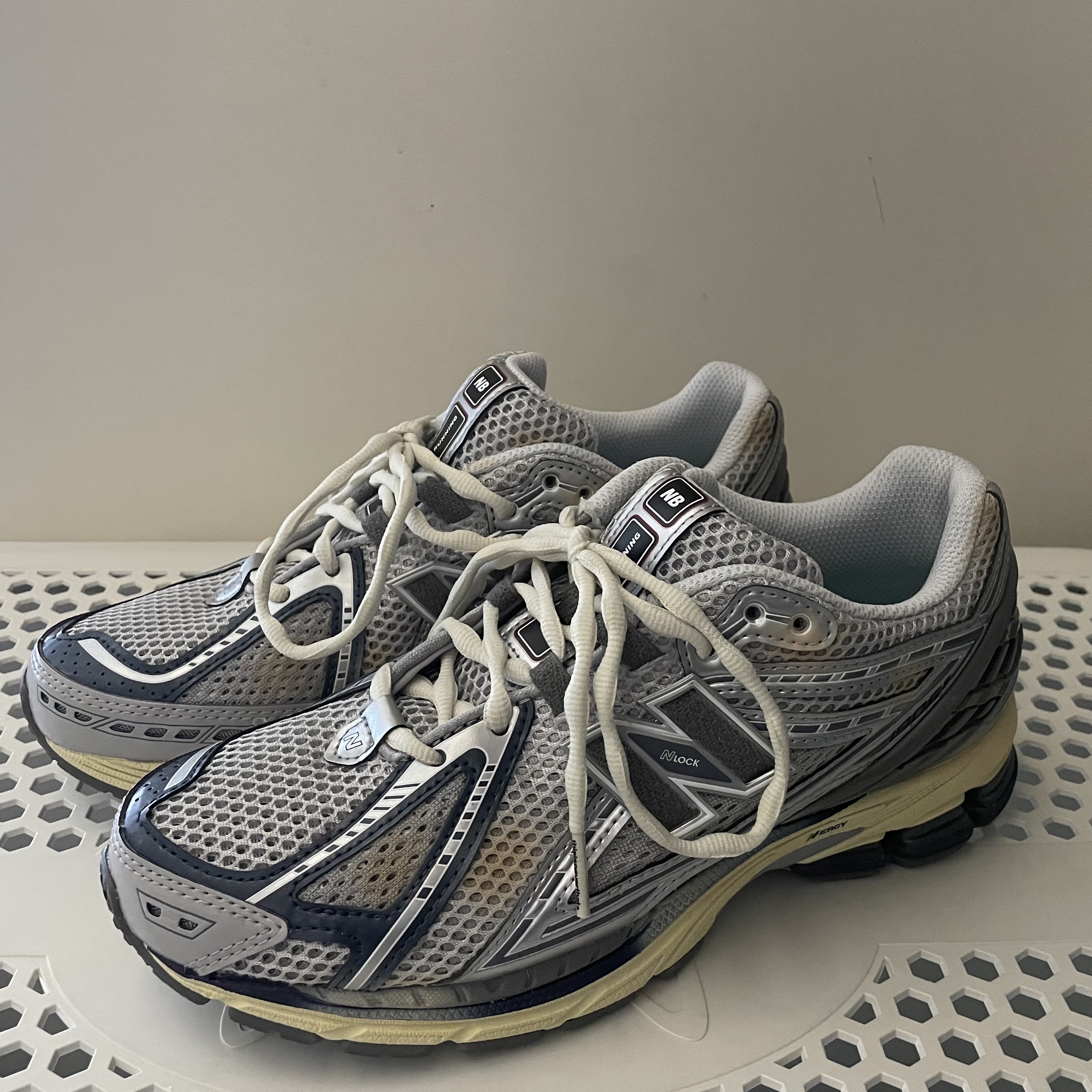 New Balance x Thisisneverthat 1906R 2022 Downtown Run 착용 스타일 - 2