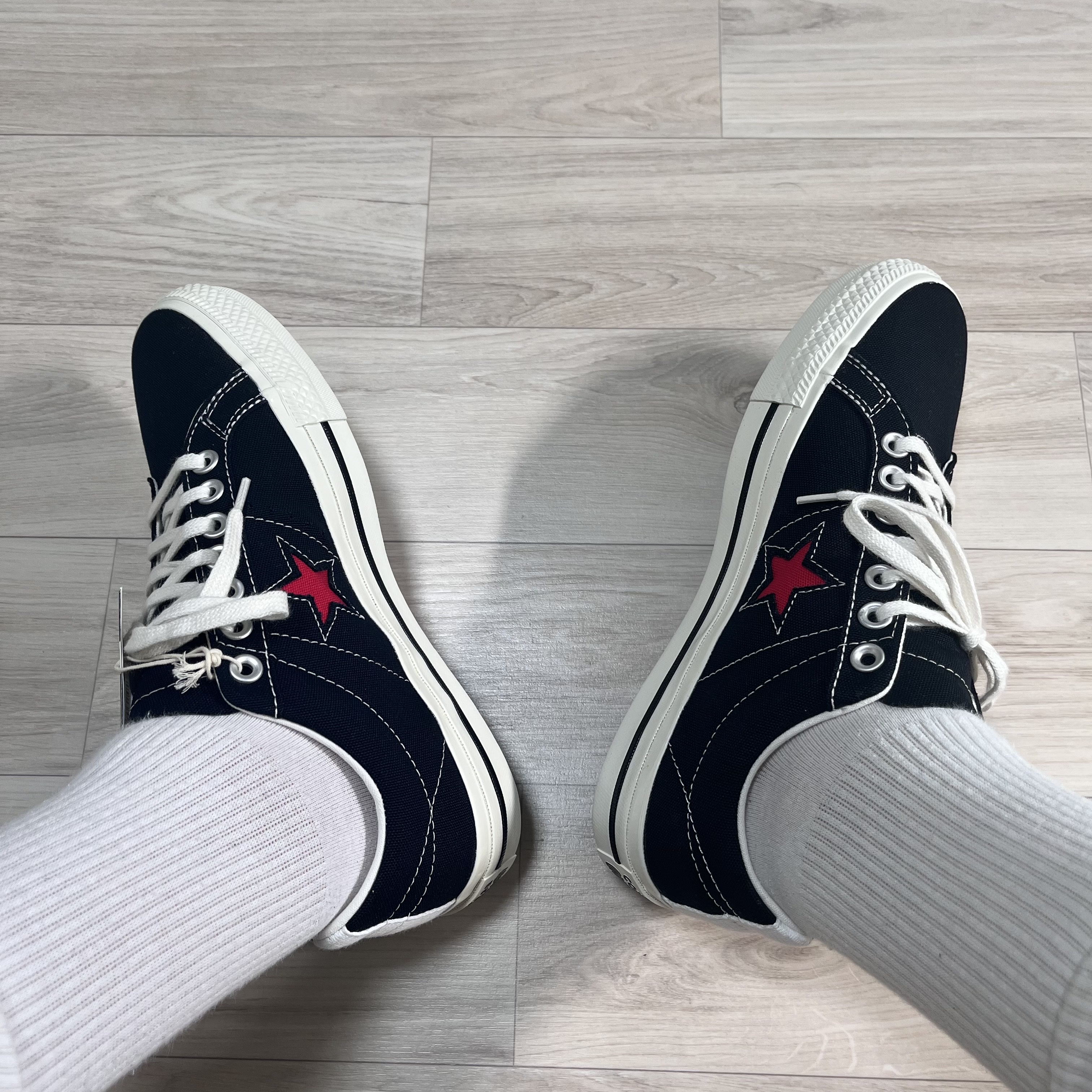 Converse x Play Comme des Garcons One Star Ox Black 착용 스타일 - 2