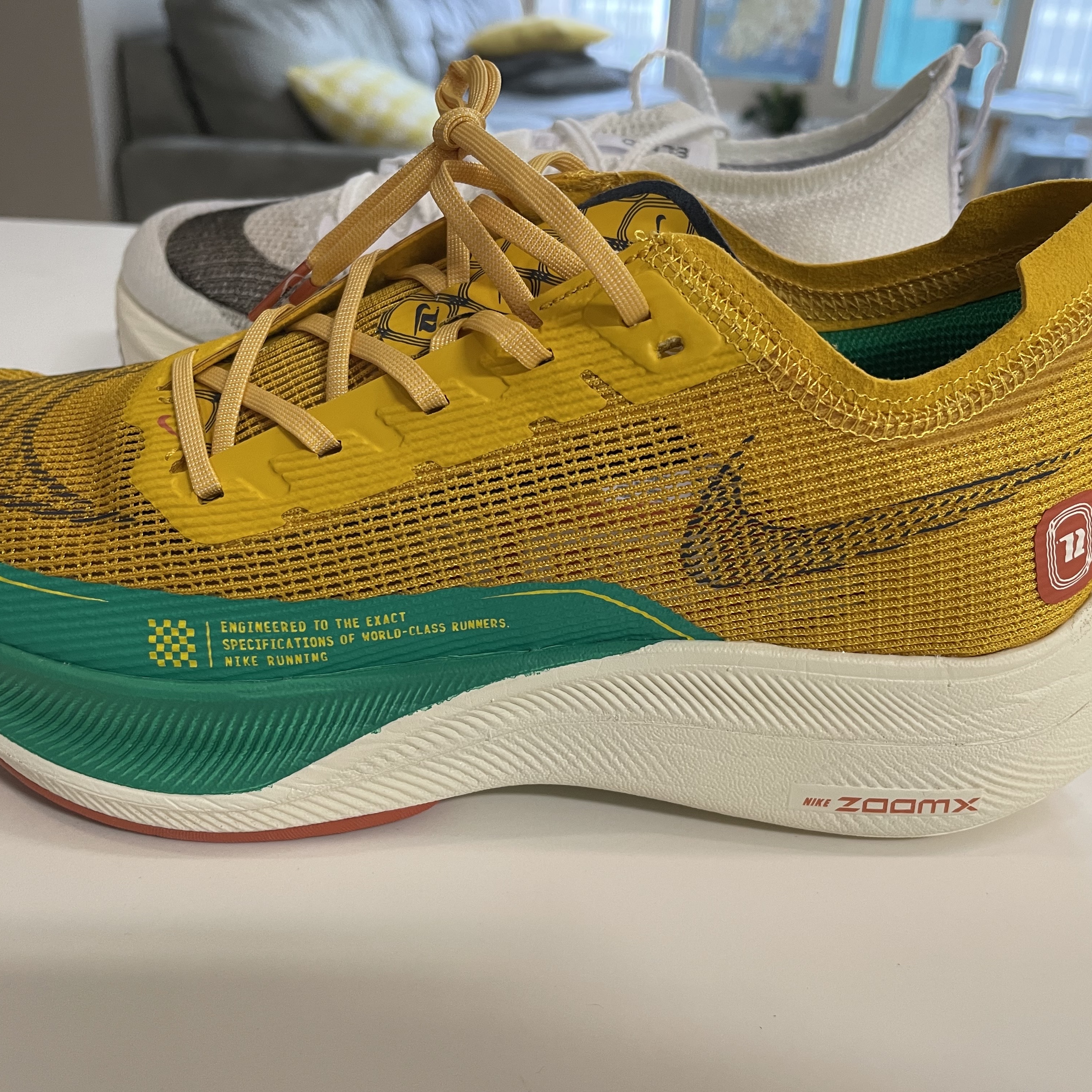 (W) Nike Air Zoom Alphafly Next% Eliud Kipchoge Kenya, Nike ZoomX Vaporfly Next% 2 White 착용 스타일 - 3
