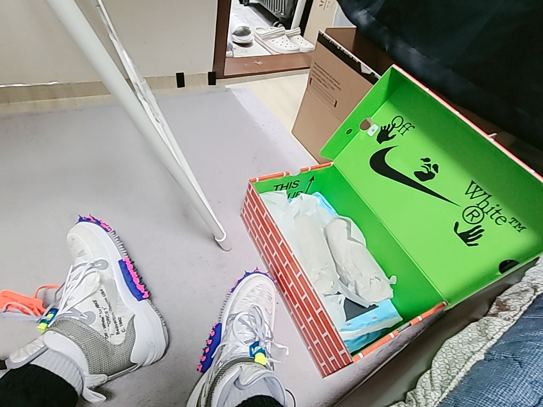 Nike x Off-White Air Force 1 Mid SP White 착용 스타일 - 1