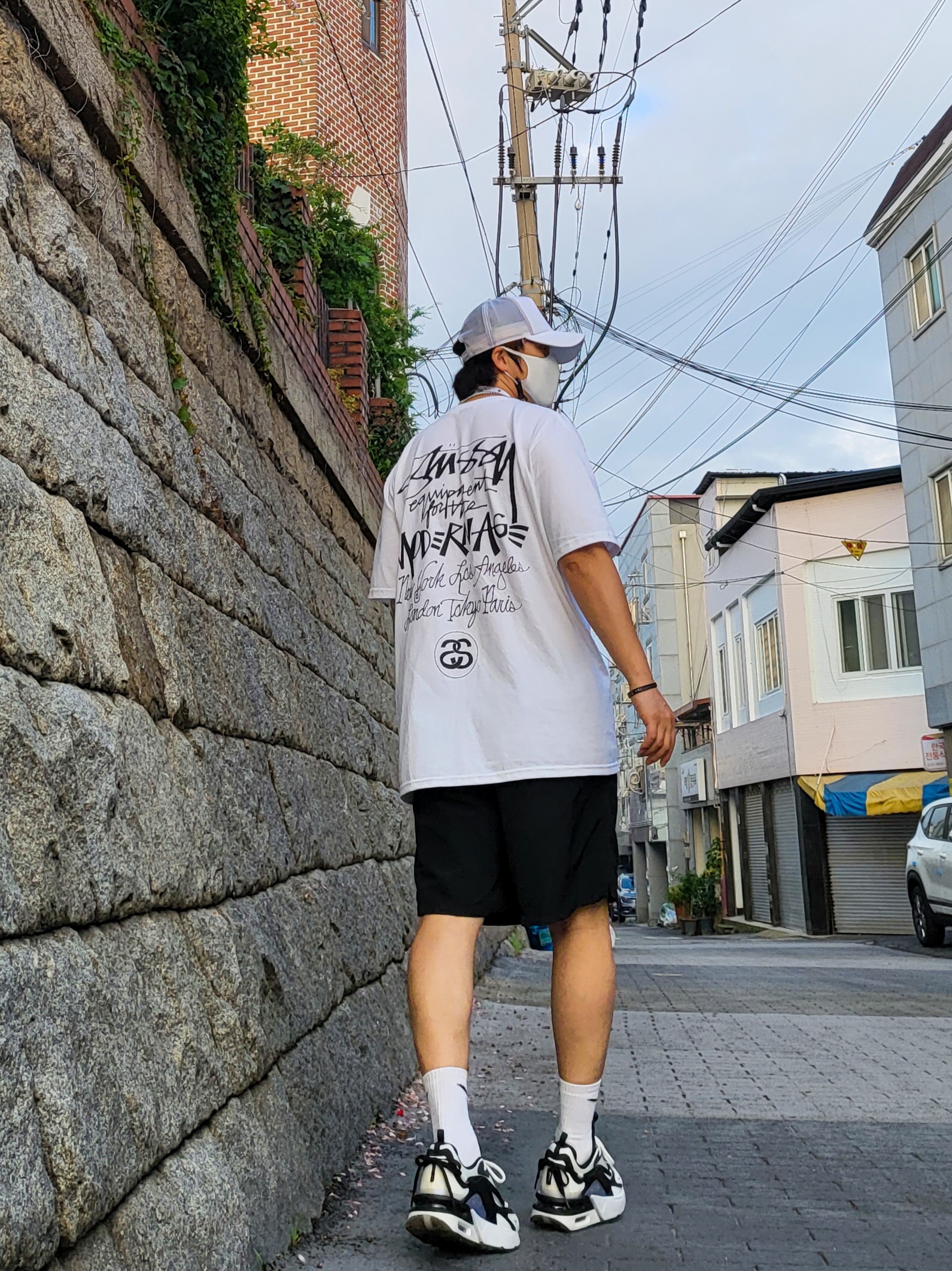 Stussy Modern Age T-Shirt White, Stussy Stock Water Shorts Black 착용 스타일