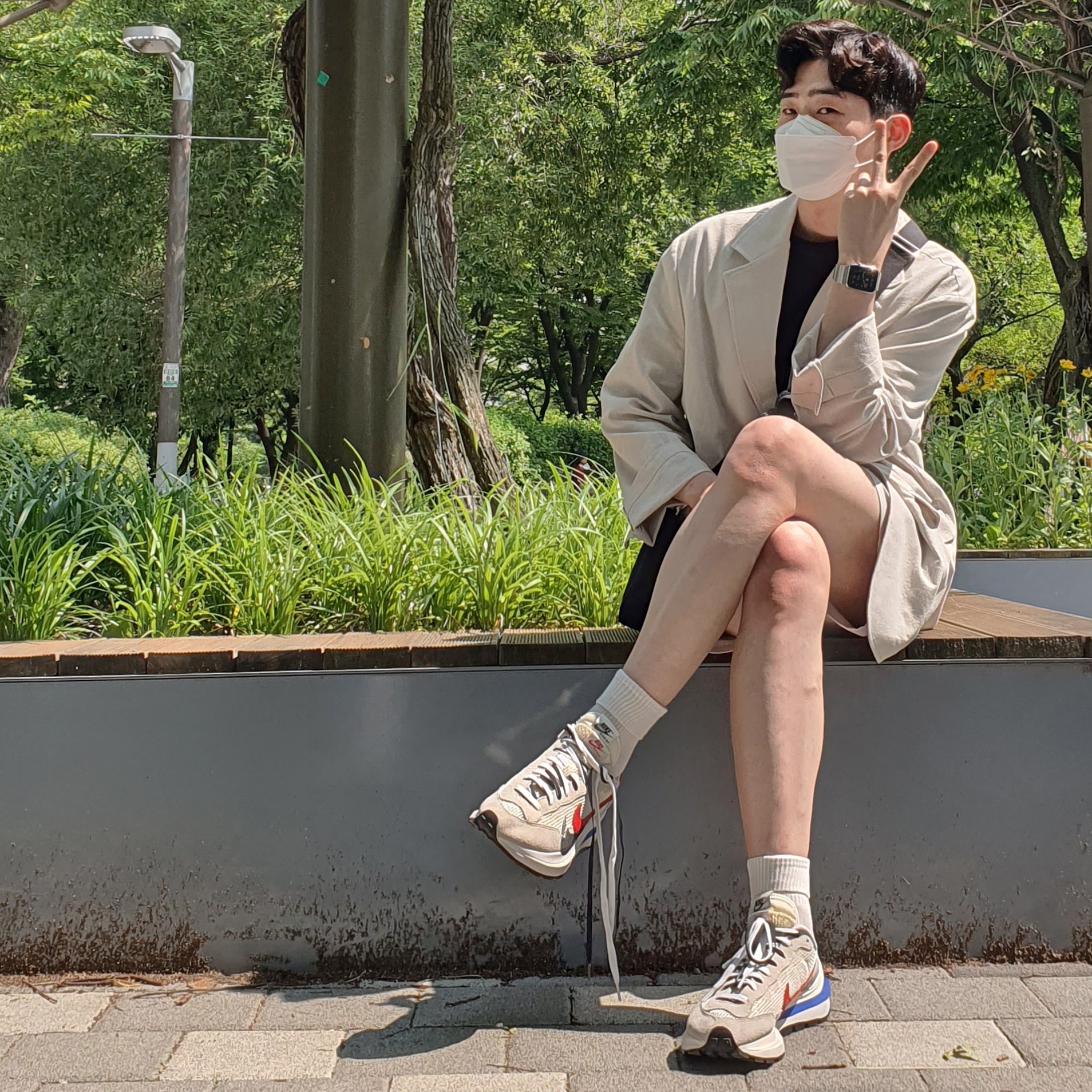 Nike x Sacai VaporWaffle Royal Fuchsia 착용 스타일