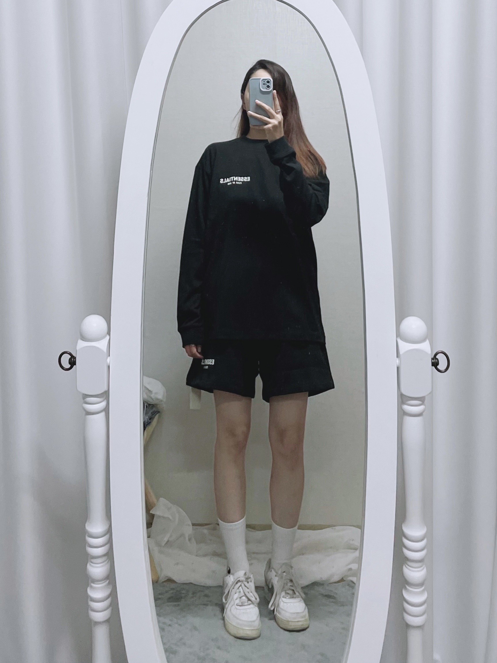 (Kids) Essentials The Core Collection Long Sleeve T-Shirt Light Oatmeal, (W) Nike Air Force 1 '07 Low White 착용 스타일 - 2