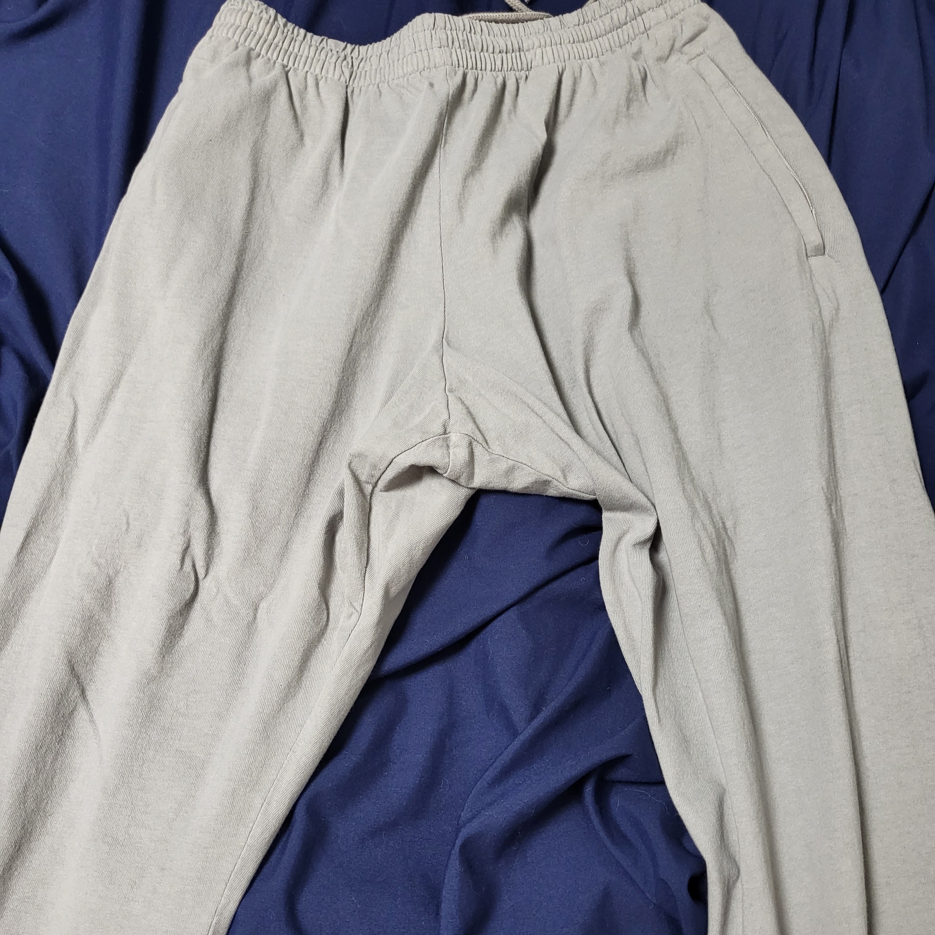 Yeezy Gap Engineered By Balenciaga Dove No Seam T-Shirt Black, Yeezy Gap Engineered By Balenciaga Dove No Seam T-Shirt Washed Black 착용 스타일 - 5