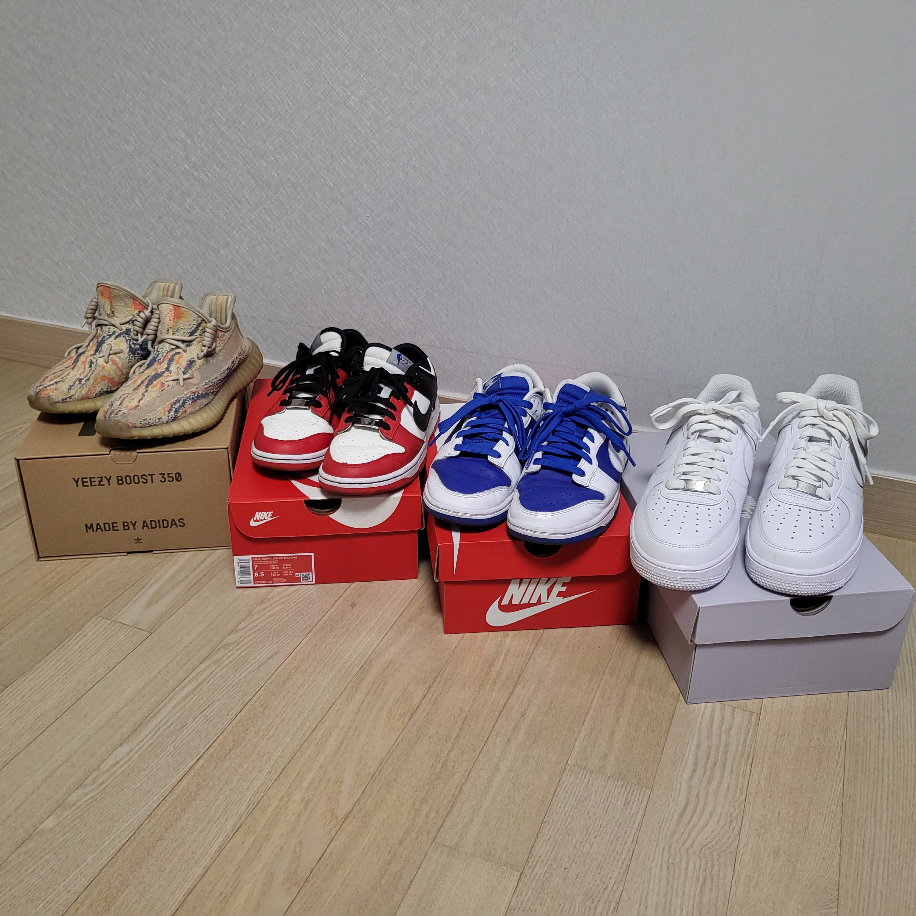 Nike Dunk Low Retro Racer Blue and White, Nike x NBA Dunk Low Retro EMB Black and Chile Red 착용 스타일