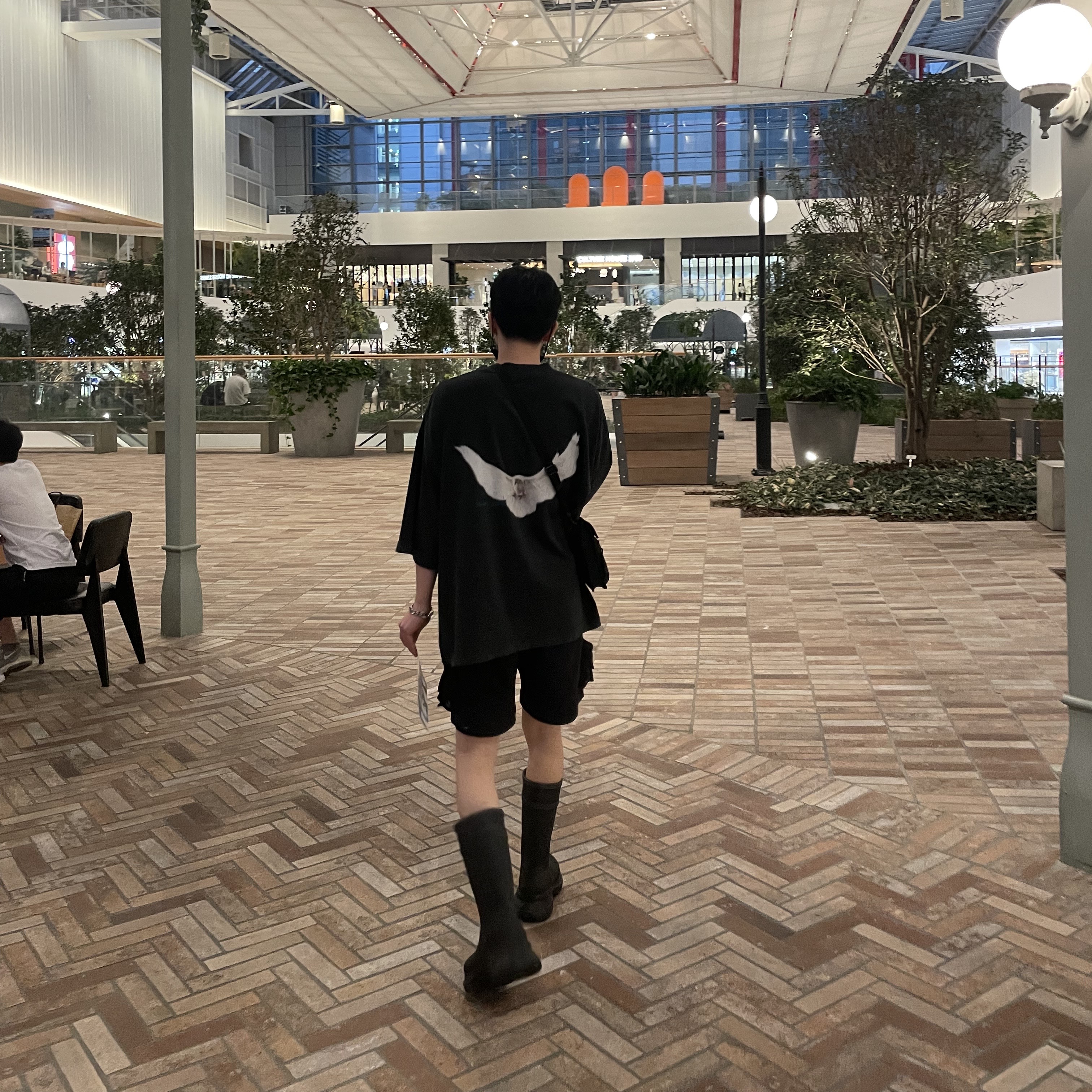 Balenciaga x Crocs Rubber Boot Black, Yeezy Gap Engineered By Balenciaga Dove 3/4 Sleeve T-Shirt Washed Black 착용 스타일
