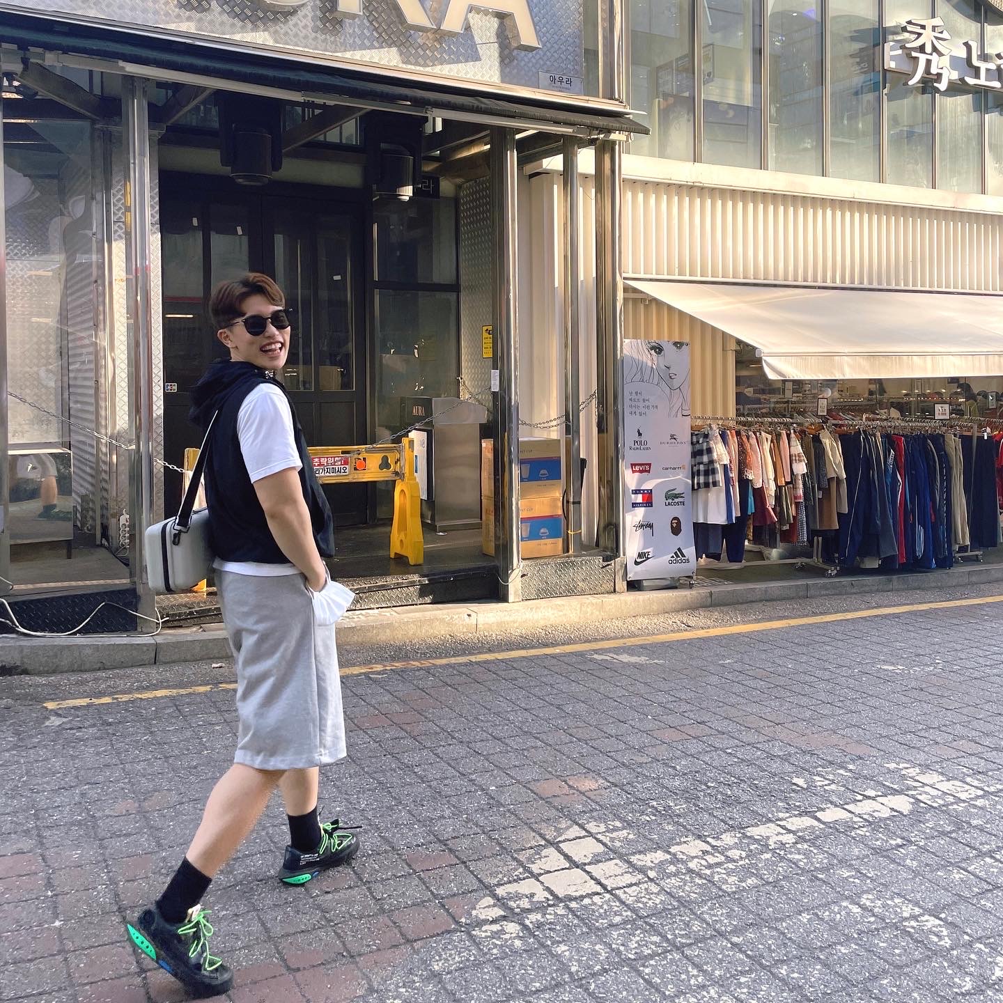 Off-White x Amore Pacific Protection Box (Without Cosmetics), Nike x Off-White Blazer Low '77 Black and Electro Green 착용 스타일