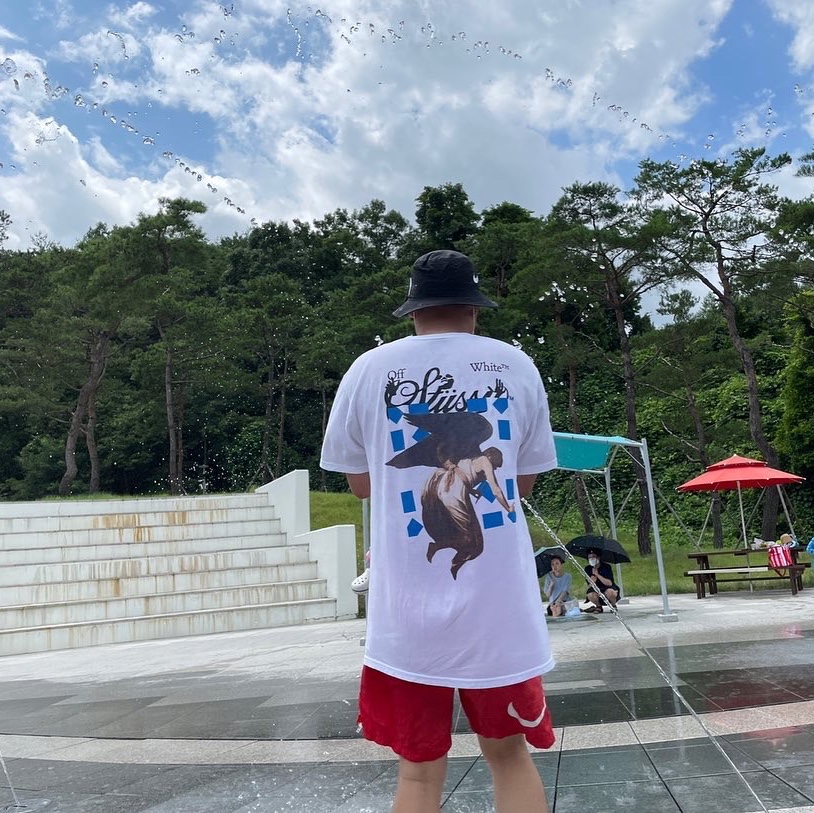 Nike x Stussy Water Shorts Habanero Red, Nike x Stussy Bucket Hat Black 착용 스타일 - 2