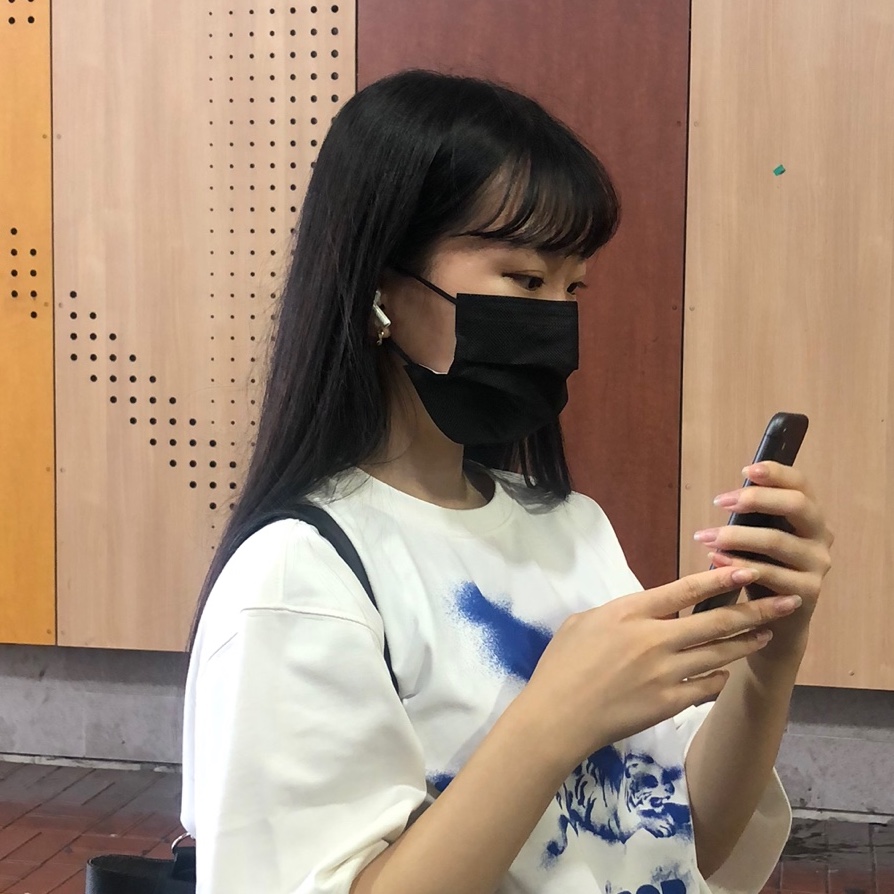 Apple AirPods Pro with MagSafe Charging Case (Korean Ver.), Ader Error Aiger T-Shirt Off White 착용 스타일