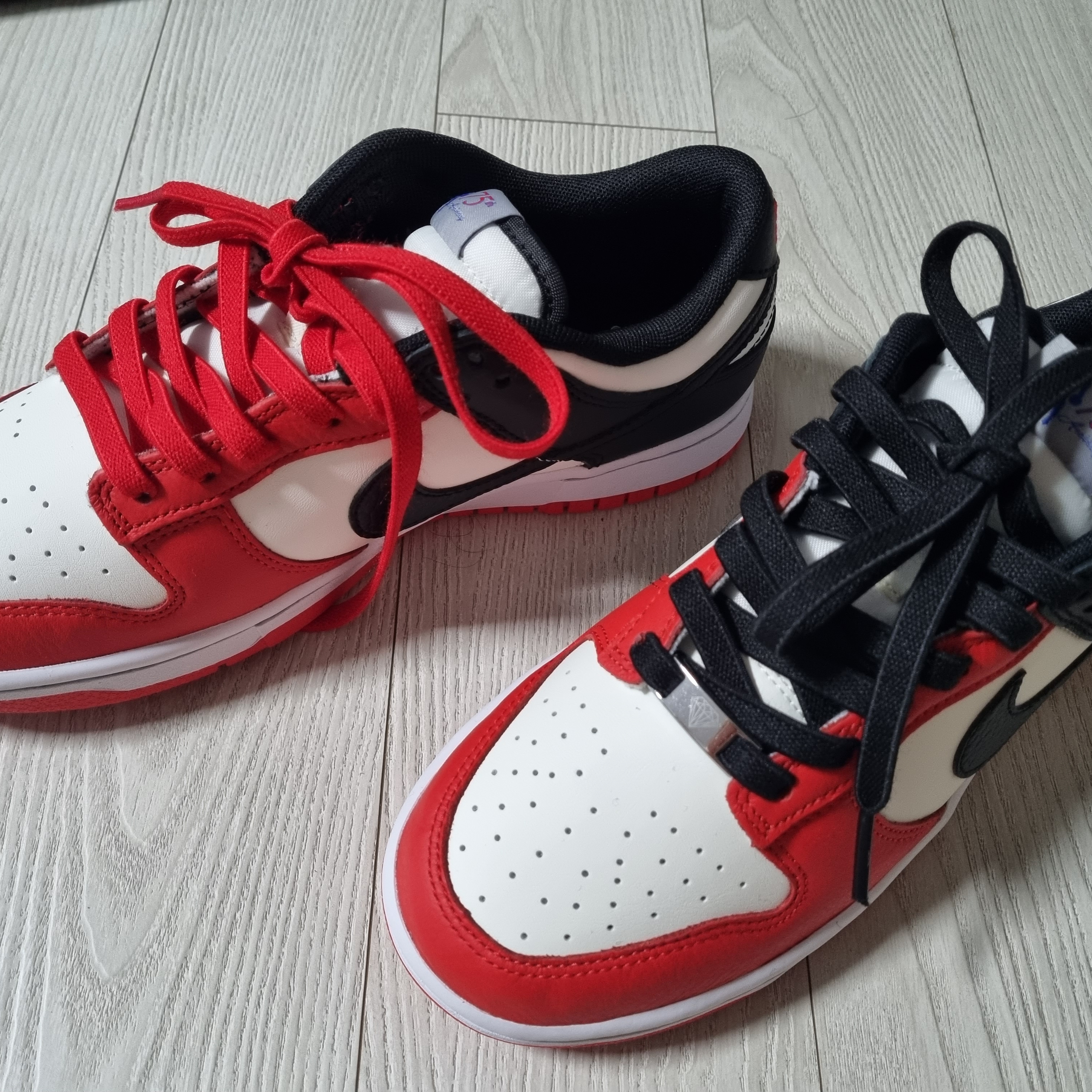 Nike x NBA Dunk Low Retro EMB Black and Chile Red 착용 스타일