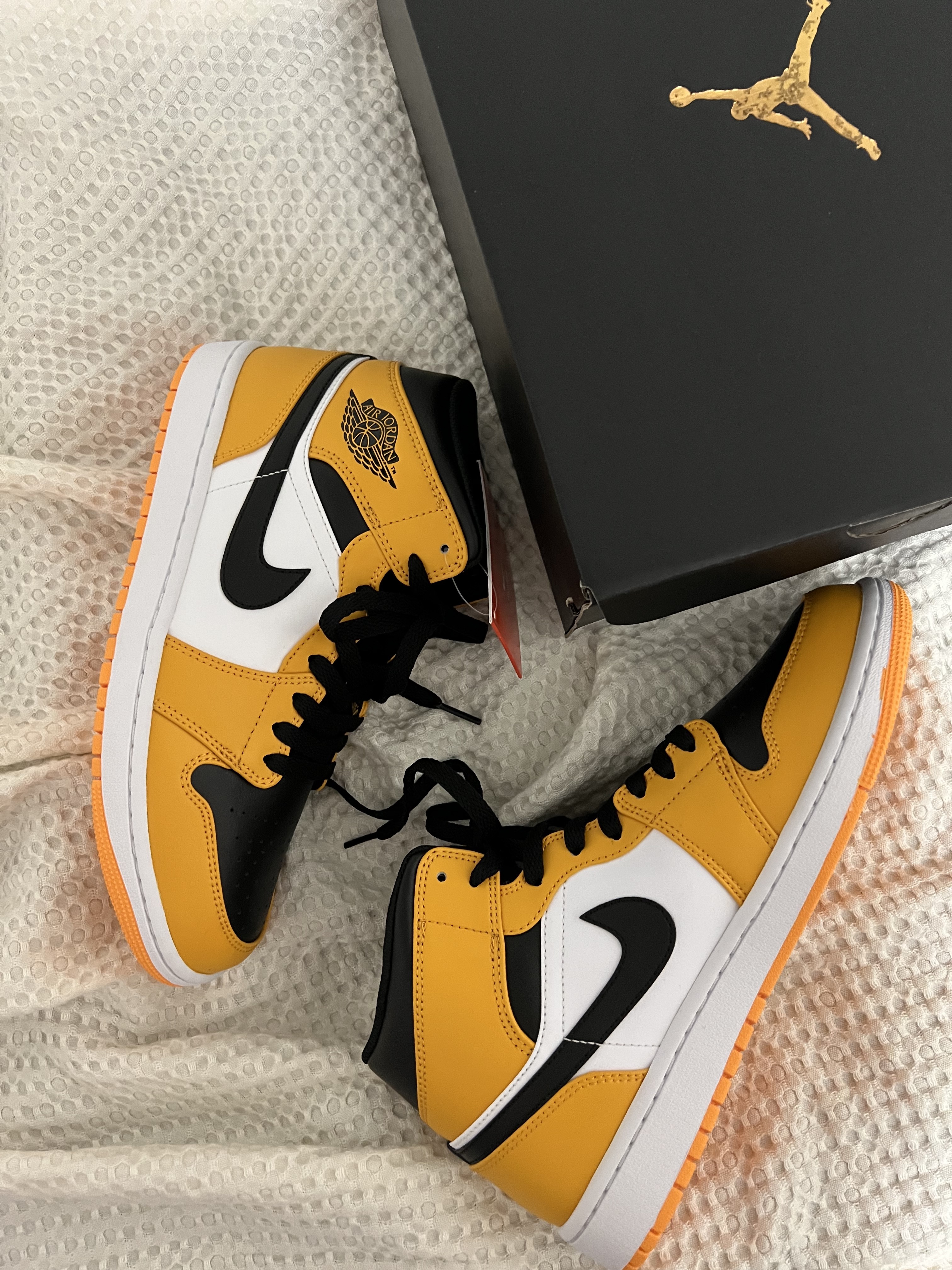 Jordan 1 Mid Taxi 착용 스타일