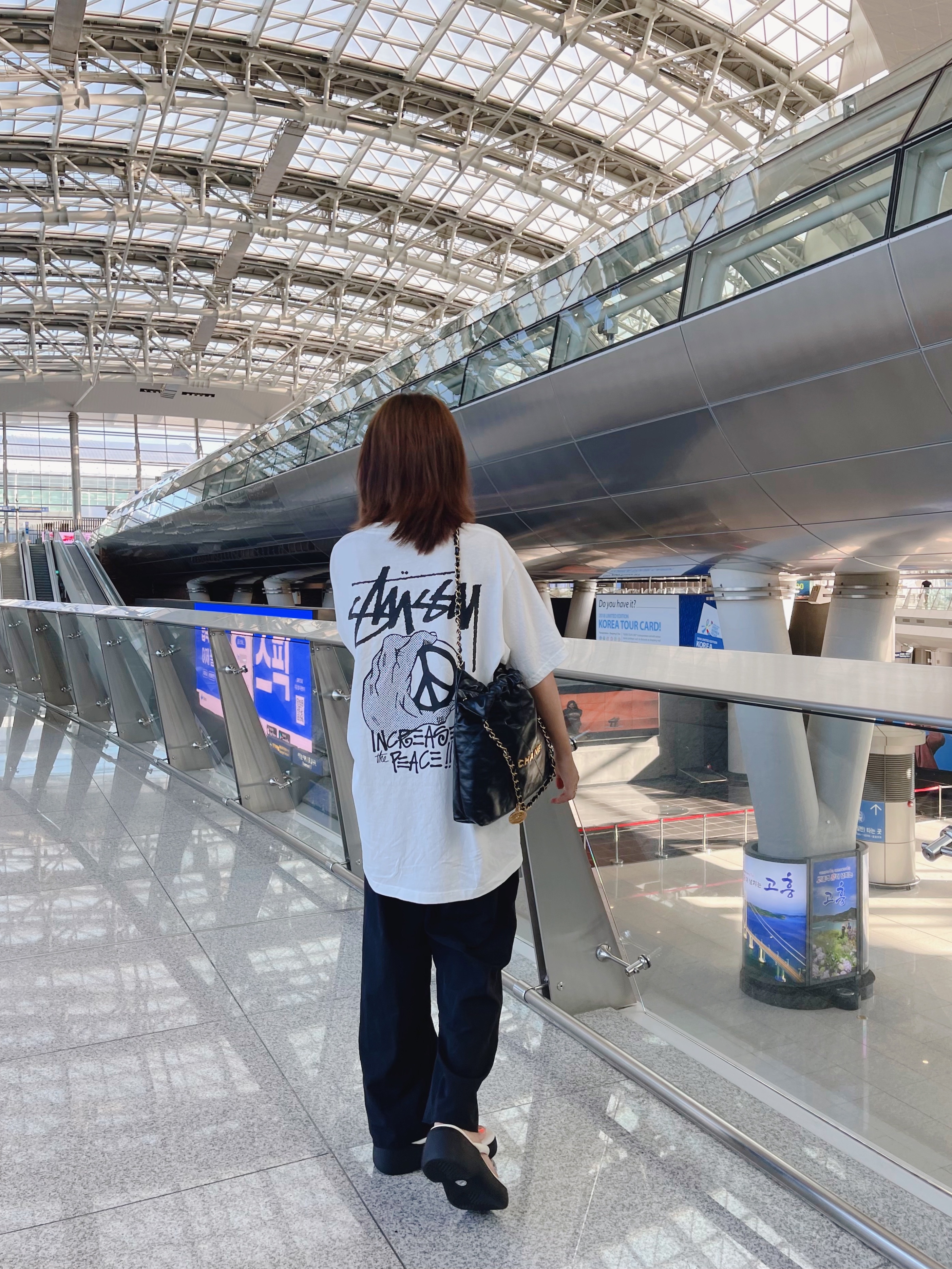 Stussy Peace Hand Pigment dyed T-Shirt Natural 착용 스타일 - 2
