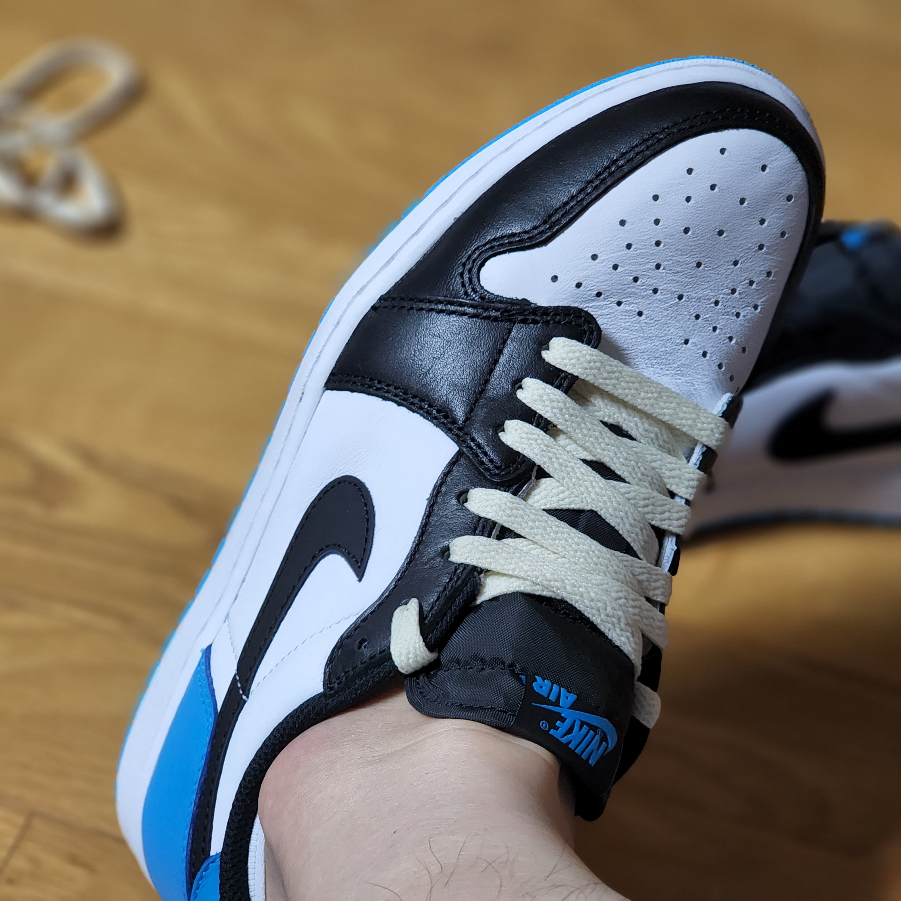 Jordan 1 Retro Low OG Black and Dark Powder Blue 착용 스타일
