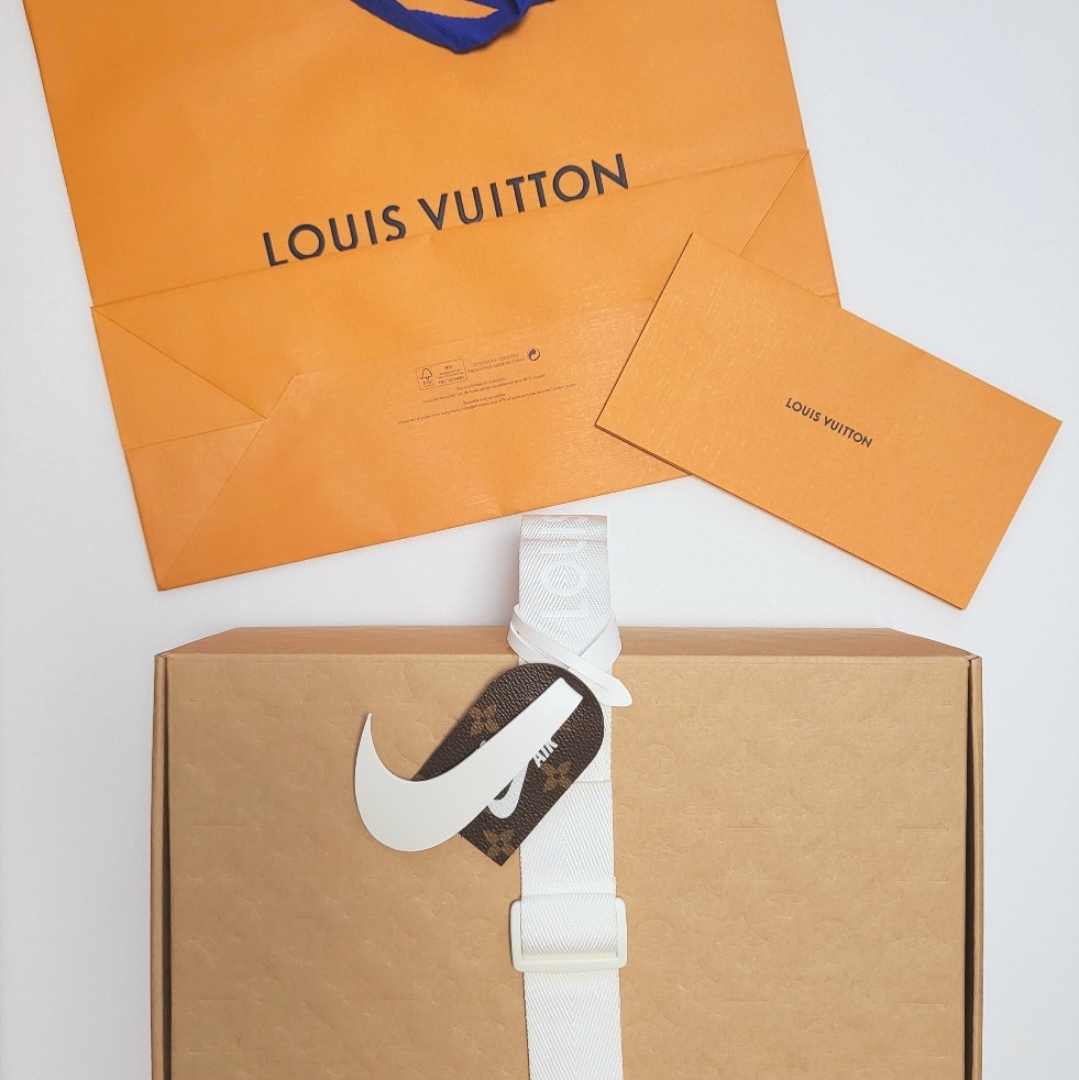 Louis Vuitton x Nike Air Force 1 Low by Virgil Abloh White Team Royal 착용 스타일 - 1