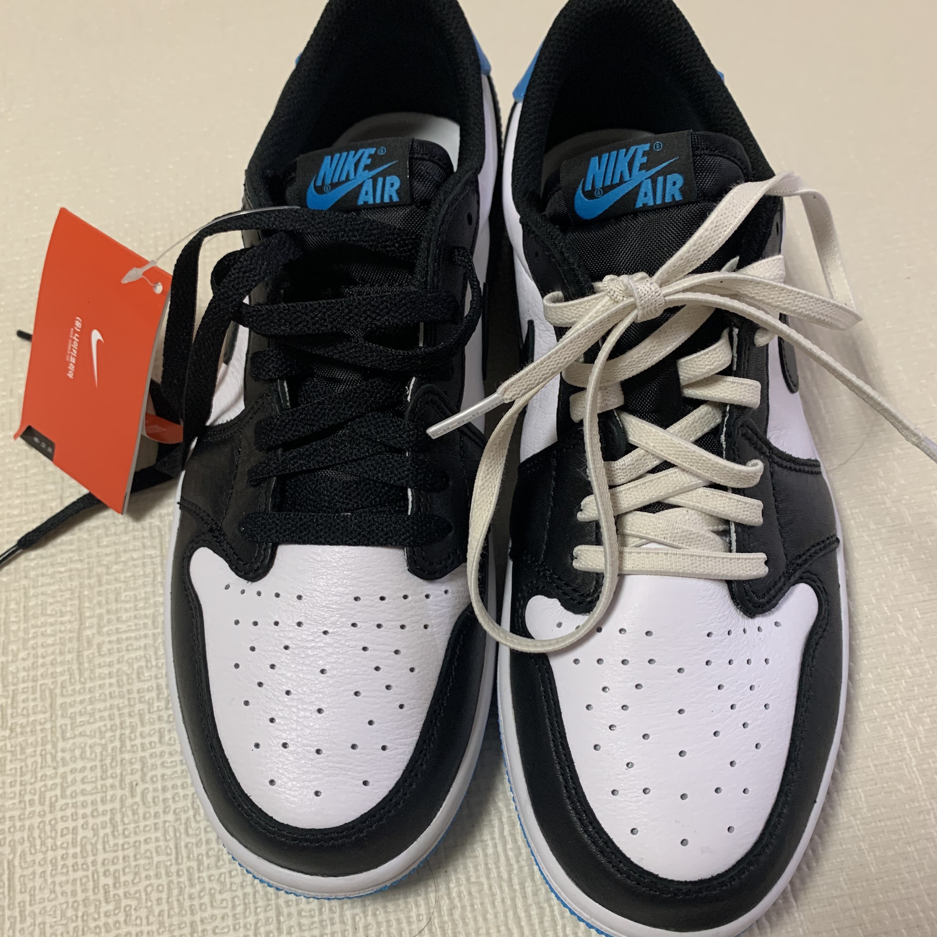 Jordan 1 Retro Low OG Black and Dark Powder Blue 착용 스타일