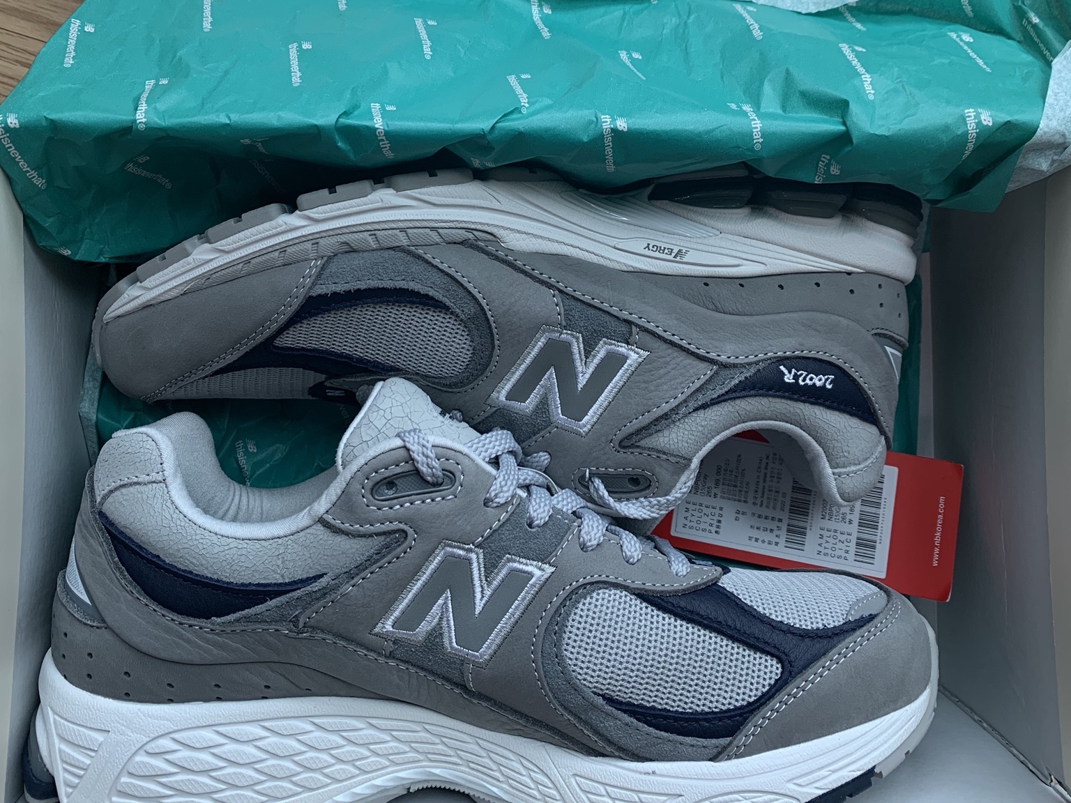 New Balance x Thisisneverthat 2002R 2022 Downtown Run 착용 스타일