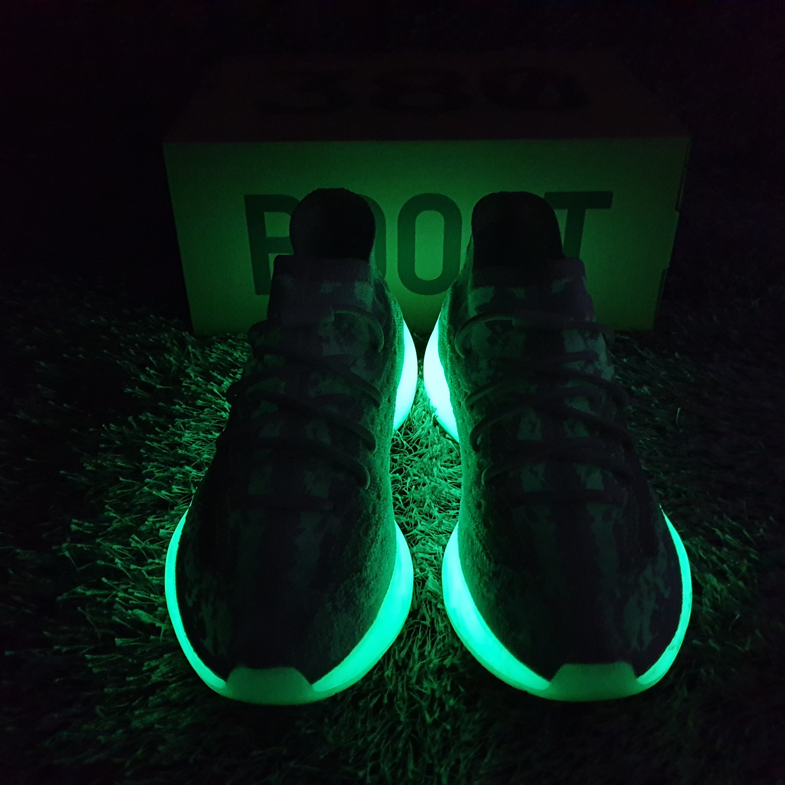 Adidas Yeezy Boost 380 Calcite Glow 착용 스타일 - 4