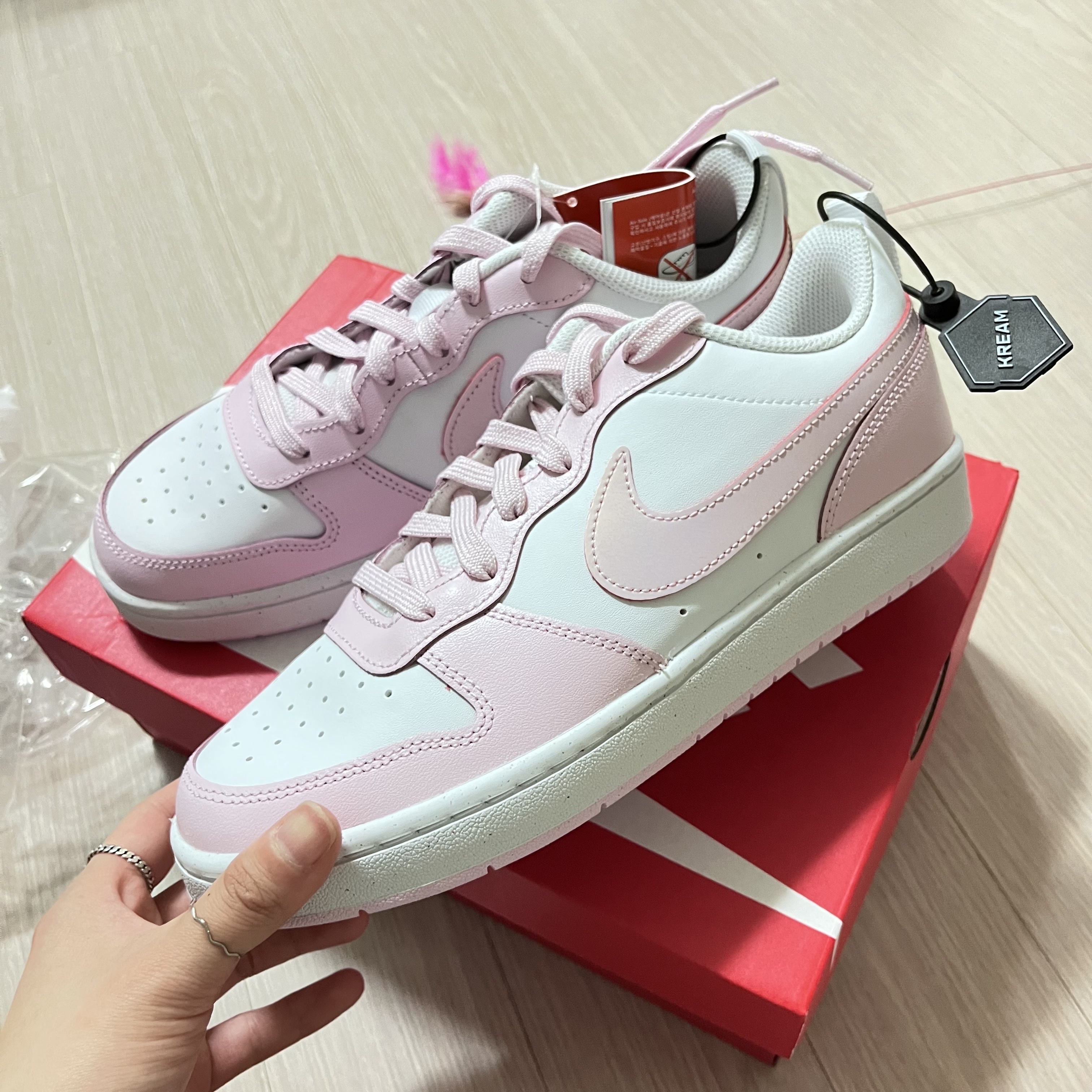 (GS) Nike Court Borough 2 SE White Pink Foam 착용 스타일
