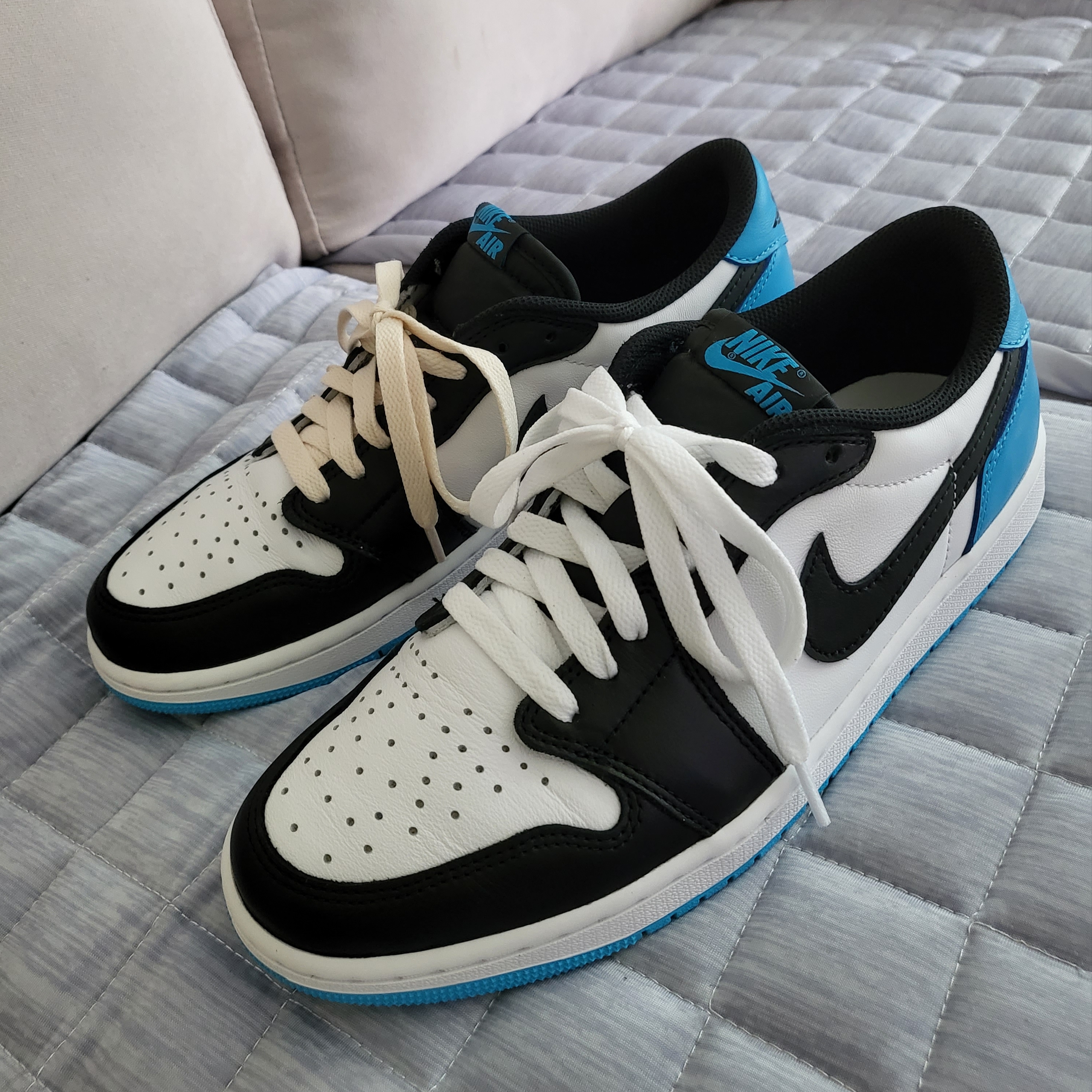 Jordan 1 Retro Low OG Black and Dark Powder Blue 착용 스타일