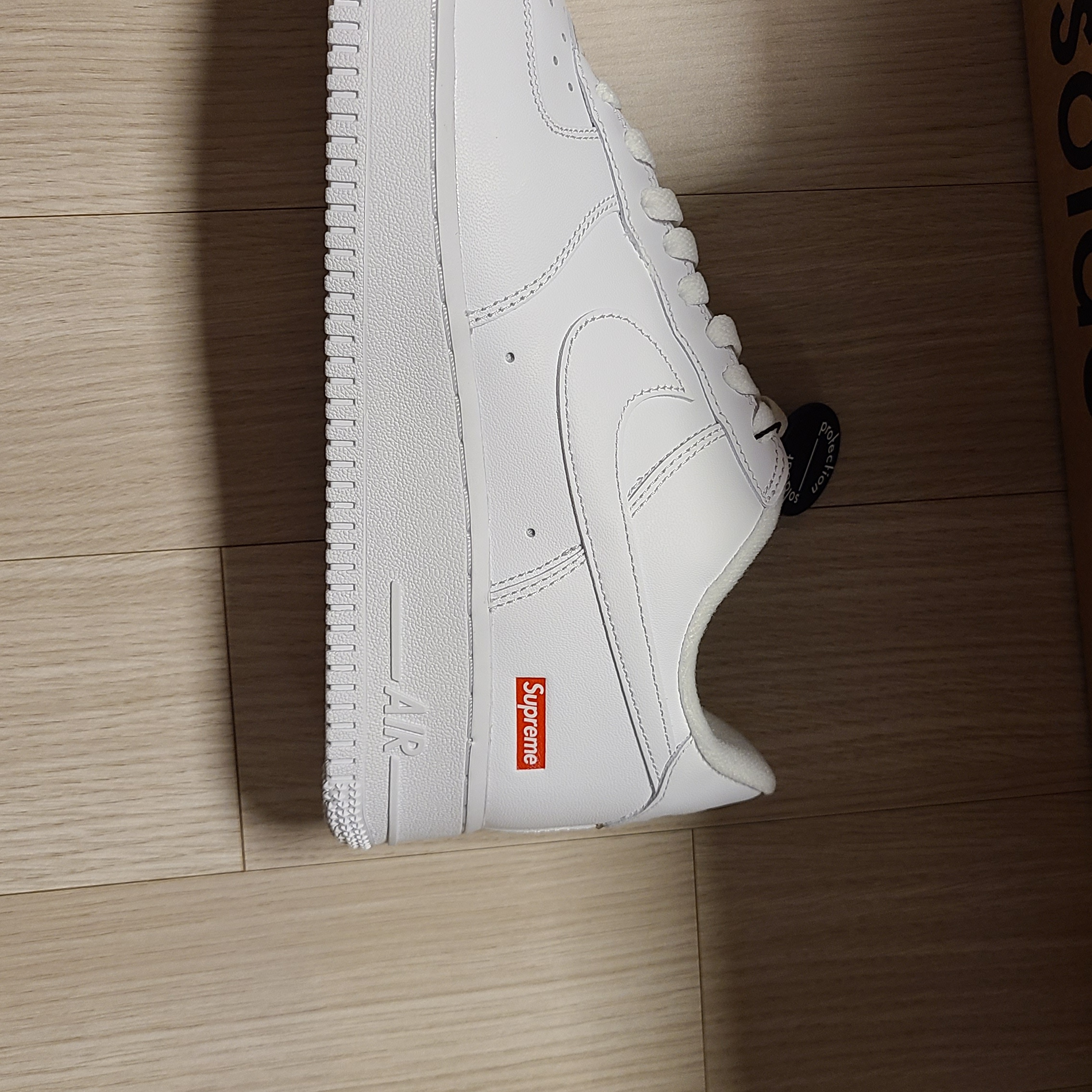 Nike x Supreme Air Force 1 Low White 착용 스타일 - 1