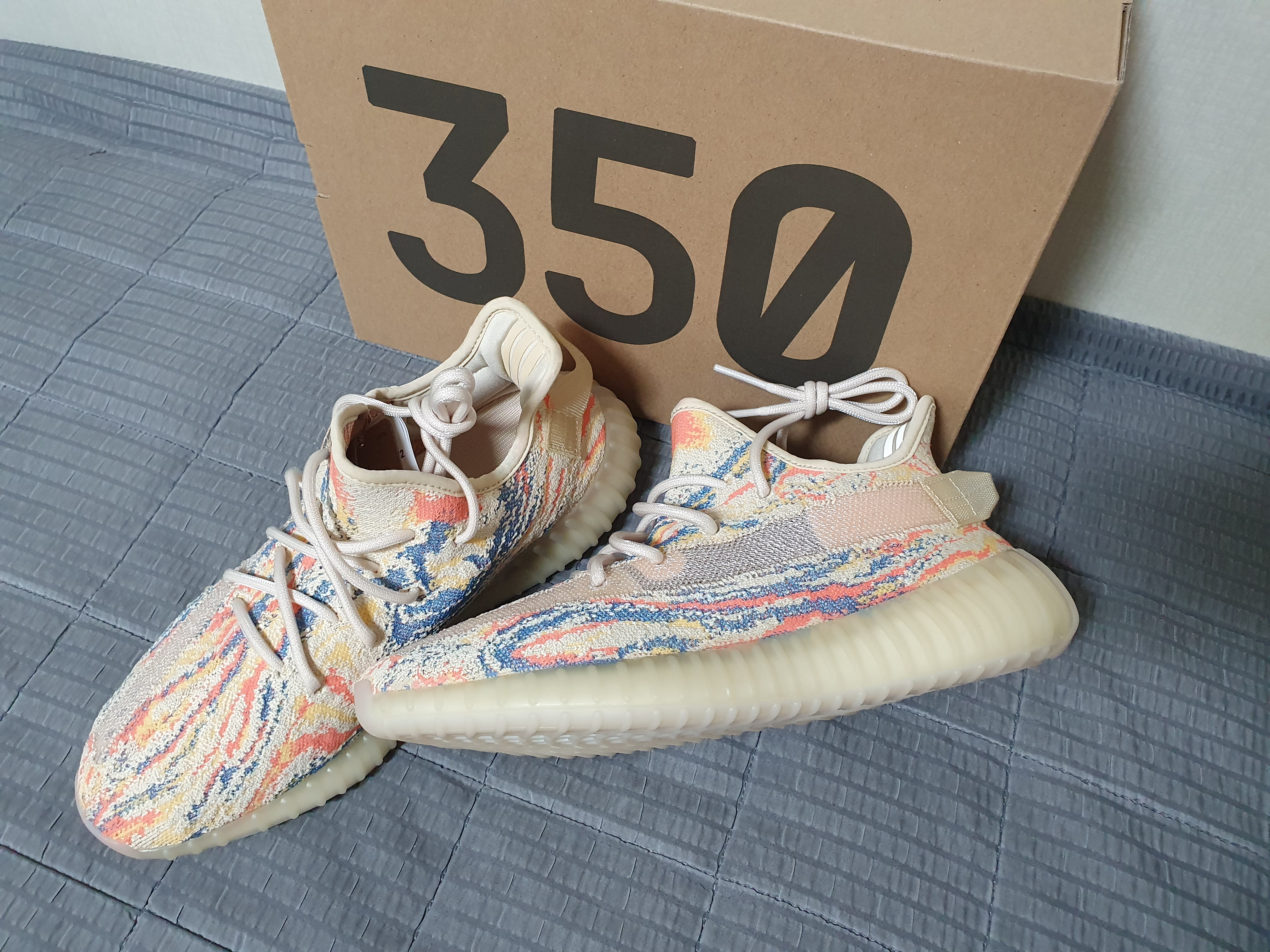 Adidas Yeezy Boost 350 V2 MX Oat 착용 스타일 - 1