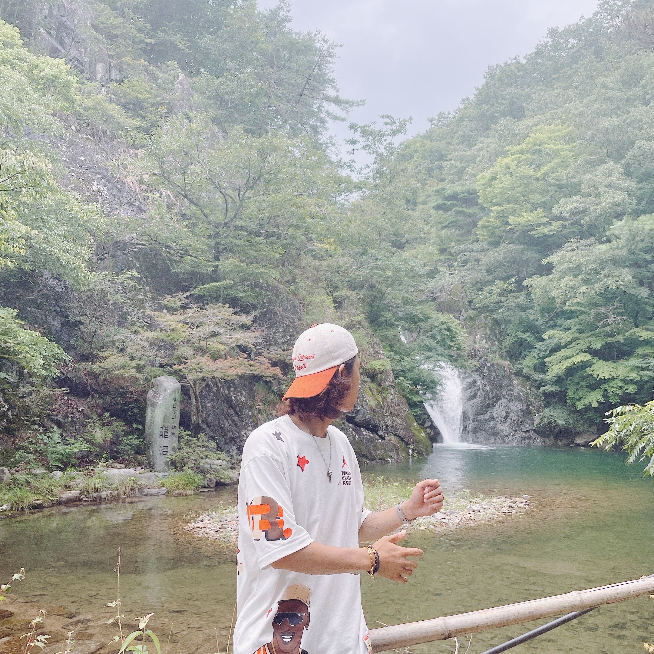 Jordan x Maison Chateau Rouge T-Shirt Sail - Asia, Nike NRG Solo Swoosh Shorts Black - Asia 착용 스타일 - 2