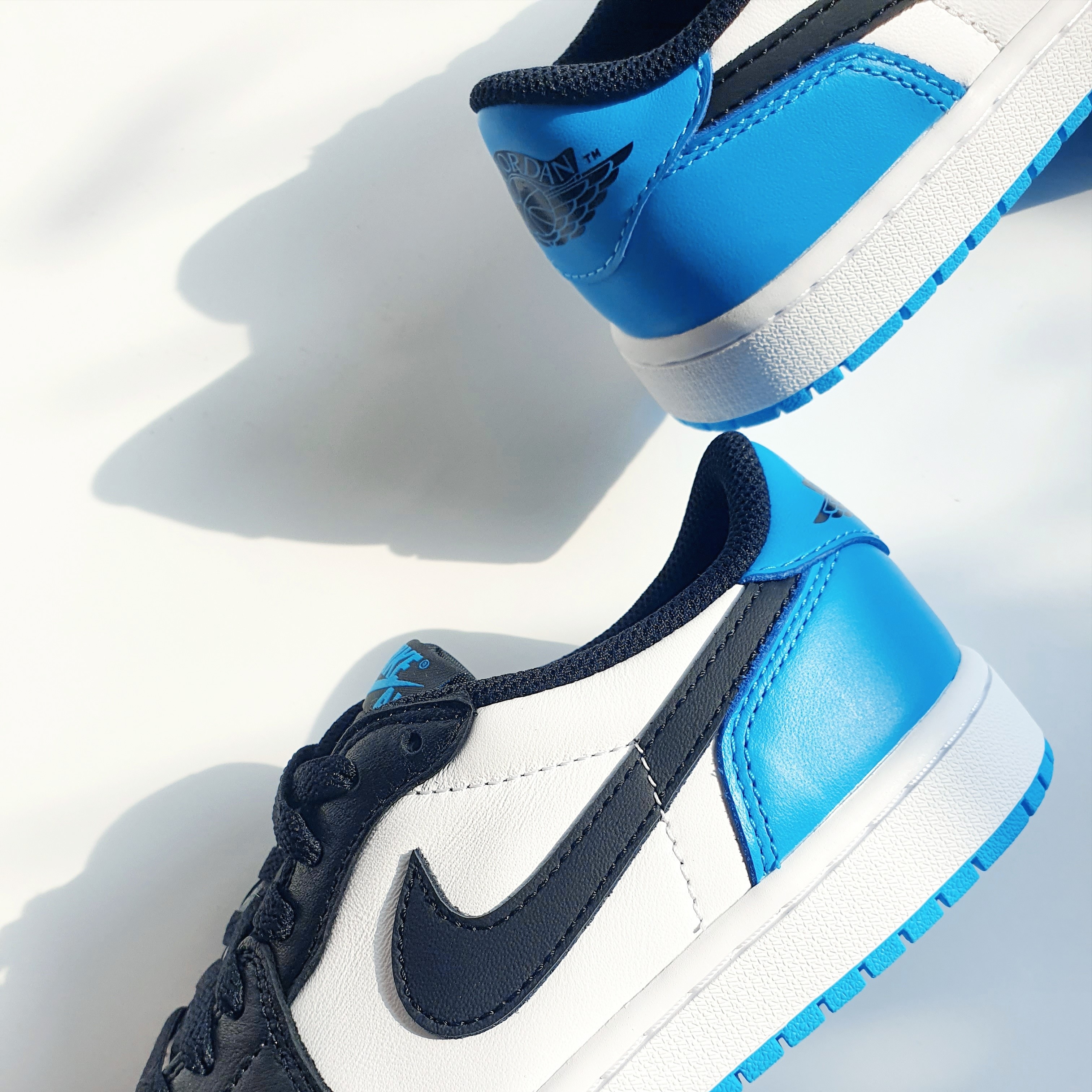 Jordan 1 Retro Low OG Black and Dark Powder Blue, (W) Jordan 1 Retro Low OG Black and Dark Powder Blue 착용 스타일 - 2
