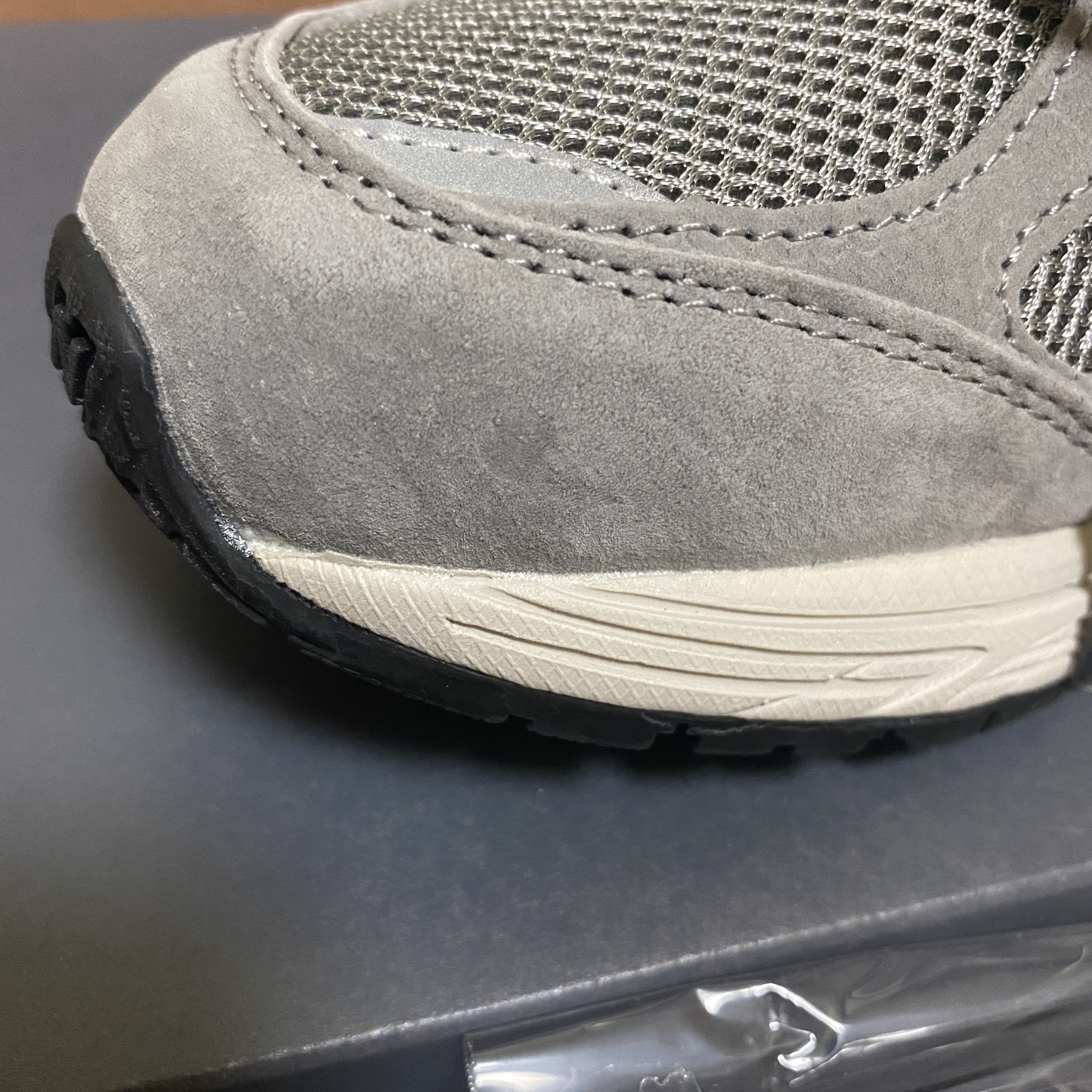 New Balance 2002R Grey 착용 스타일 - 2